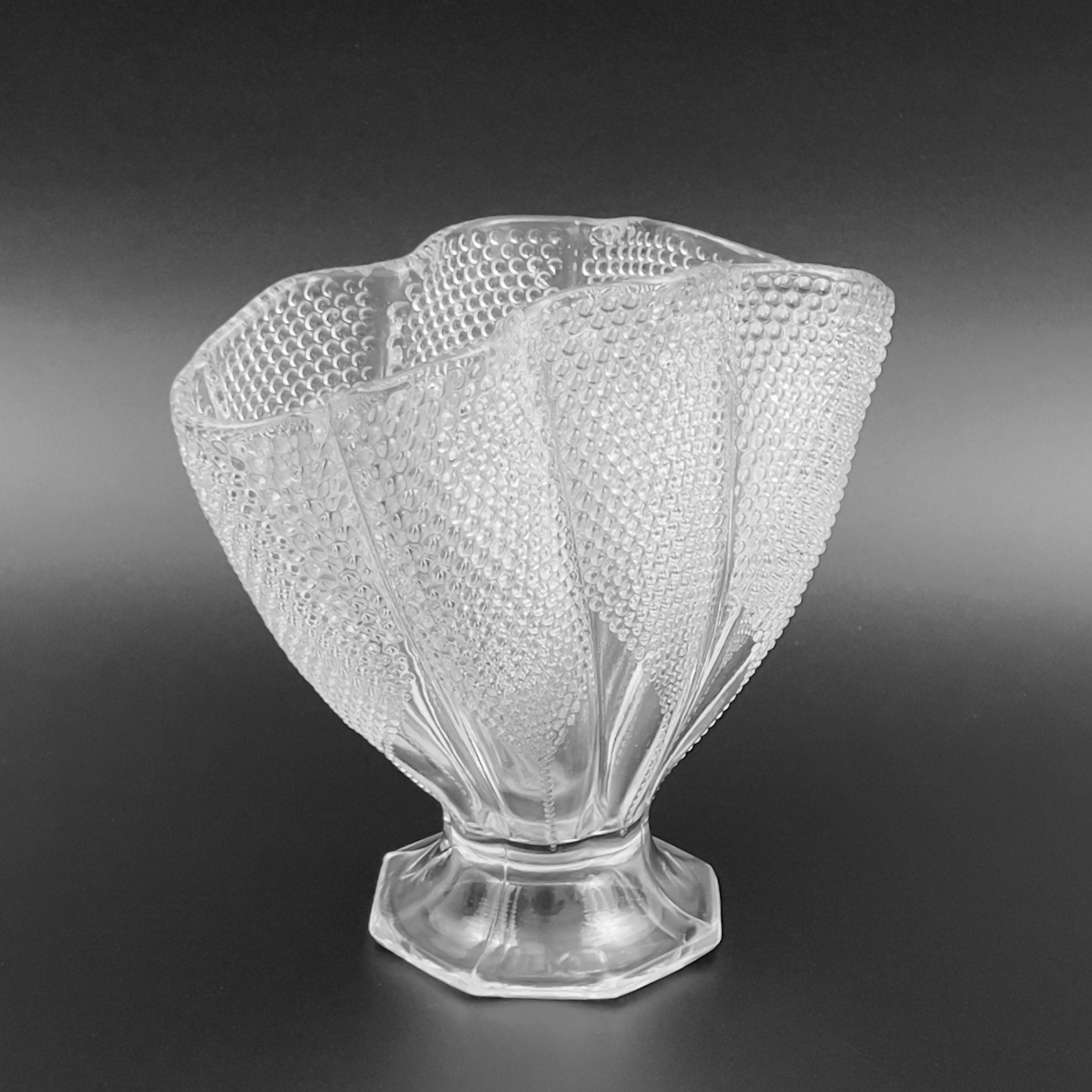 Vintage L.E. Smith Thousand Eyes Clear Glass Fan Vase - Image 3