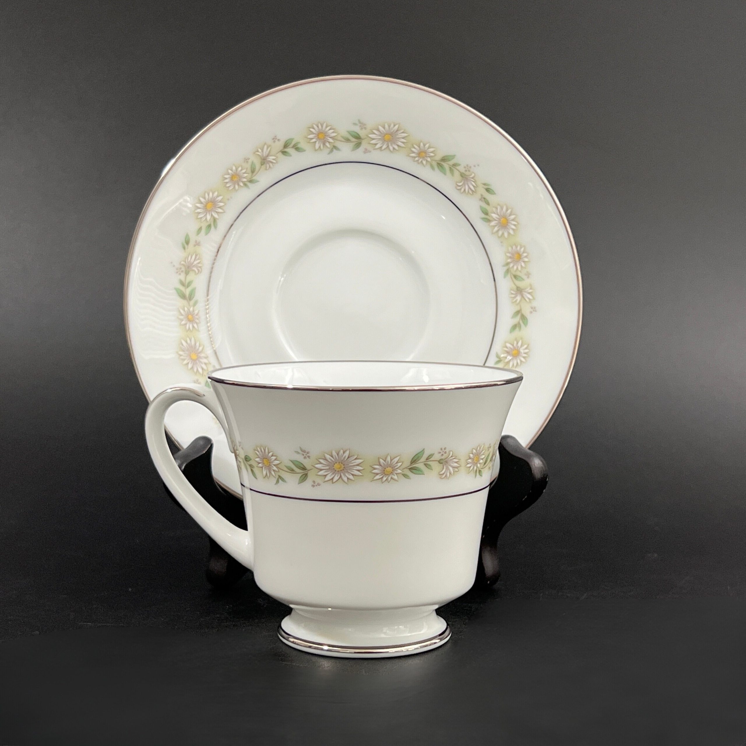 Midcentury Noritake Trilby Teacup & Saucer Set: Daisy Pattern, Platinum Trim - Image 4