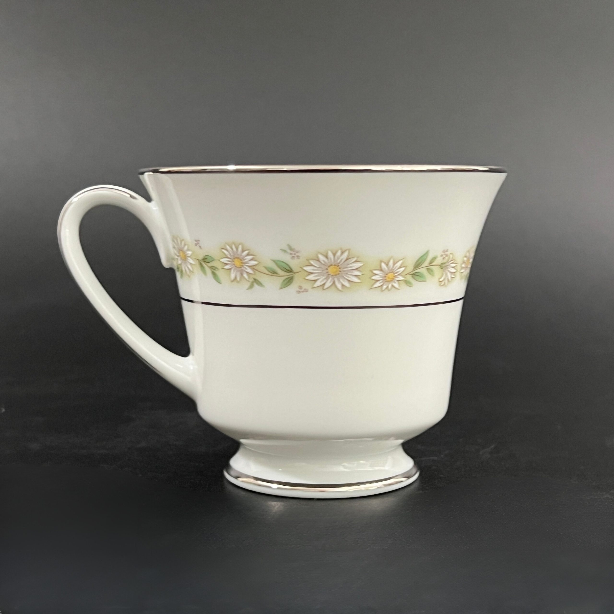 Midcentury Noritake Trilby Teacup & Saucer Set: Daisy Pattern, Platinum Trim - Image 6