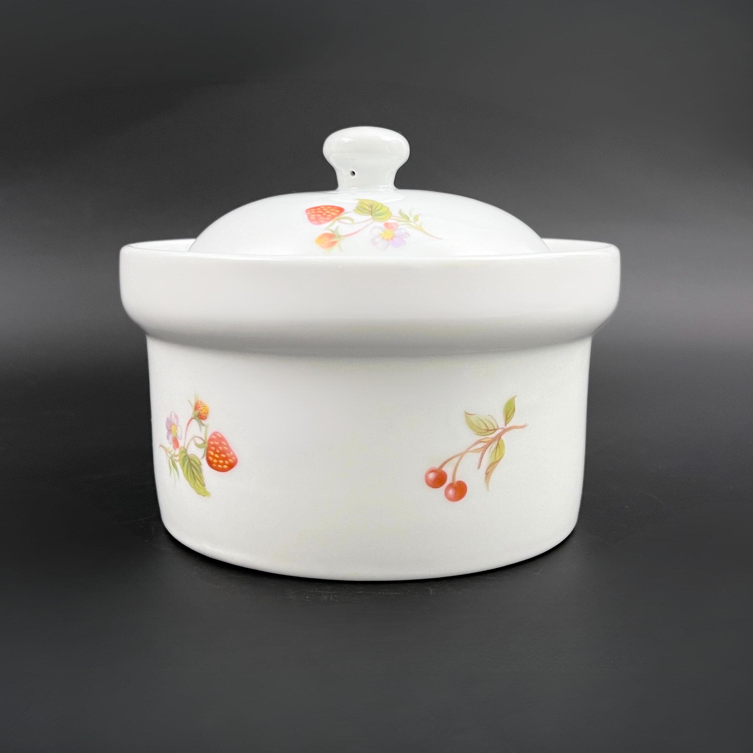 Vintage BIA Cordon Bleu Orchard Porcelain Casserole Dish with Lid - Image 7