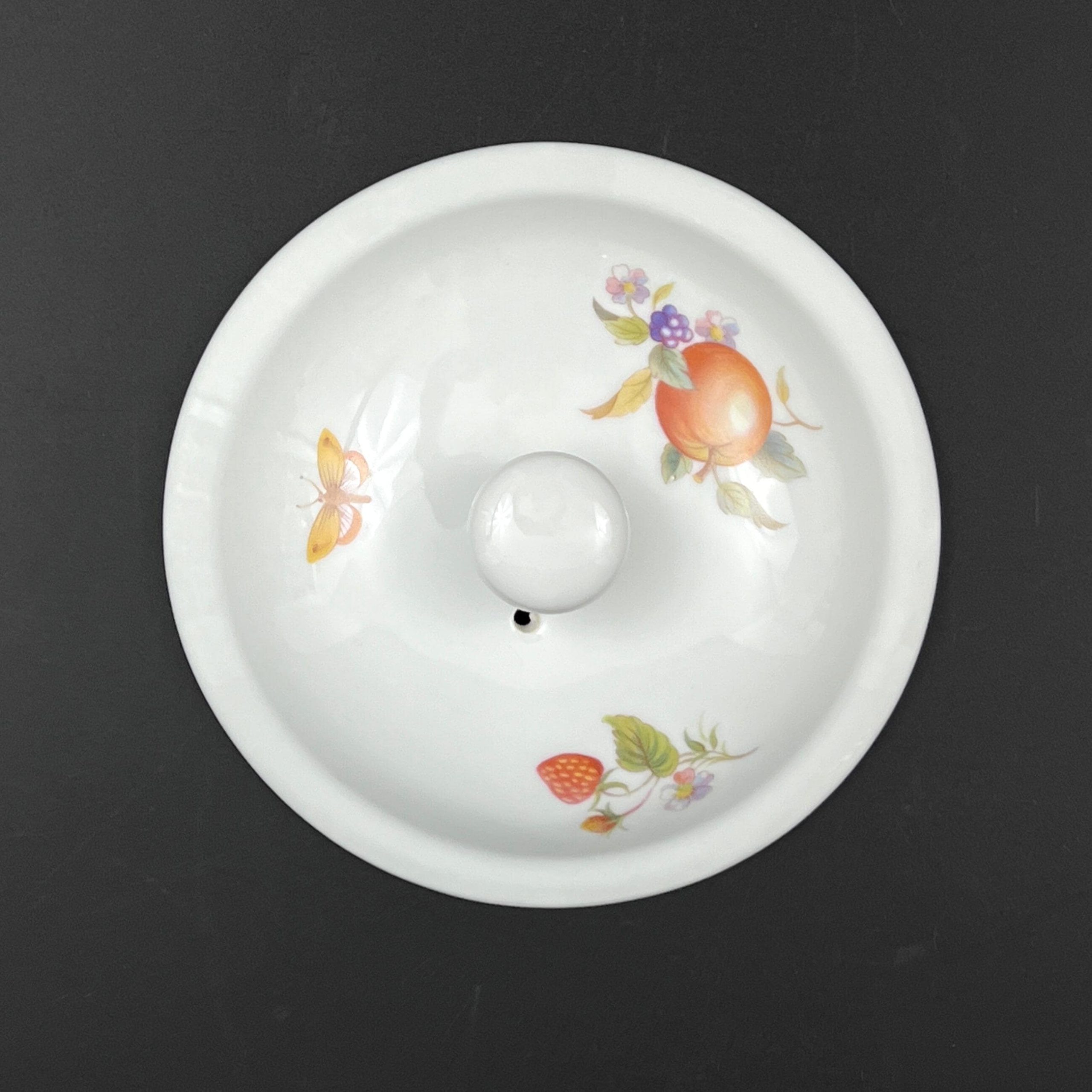 Vintage BIA Cordon Bleu Orchard Porcelain Casserole Dish with Lid - Image 4