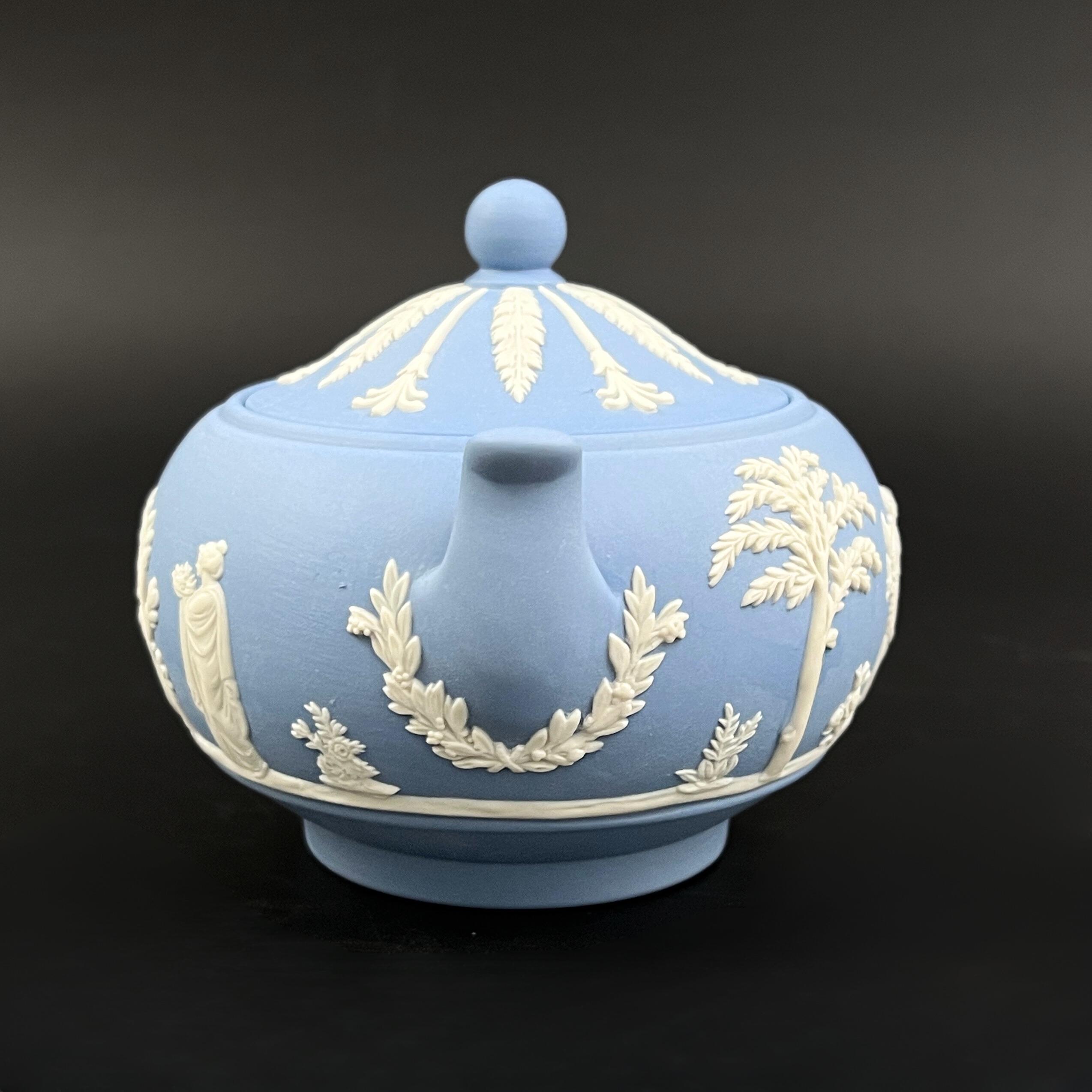 Vintage Wedgwood Blue Jasperware Sugar Bowl: Neoclassical Relief, Made in England - Image 5