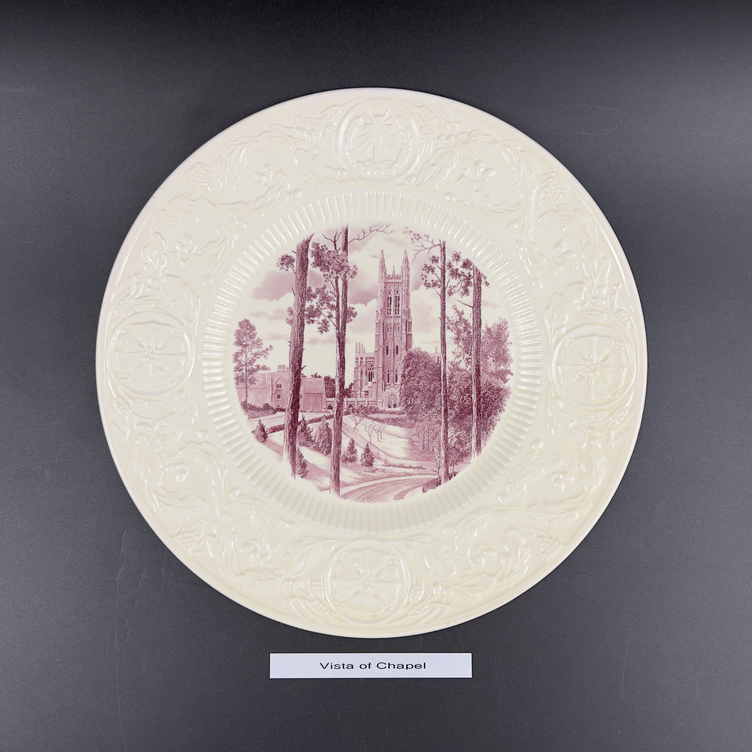 1937 Wedgwood Duke University Plate: Red Mulberry Historic Building - Image 3