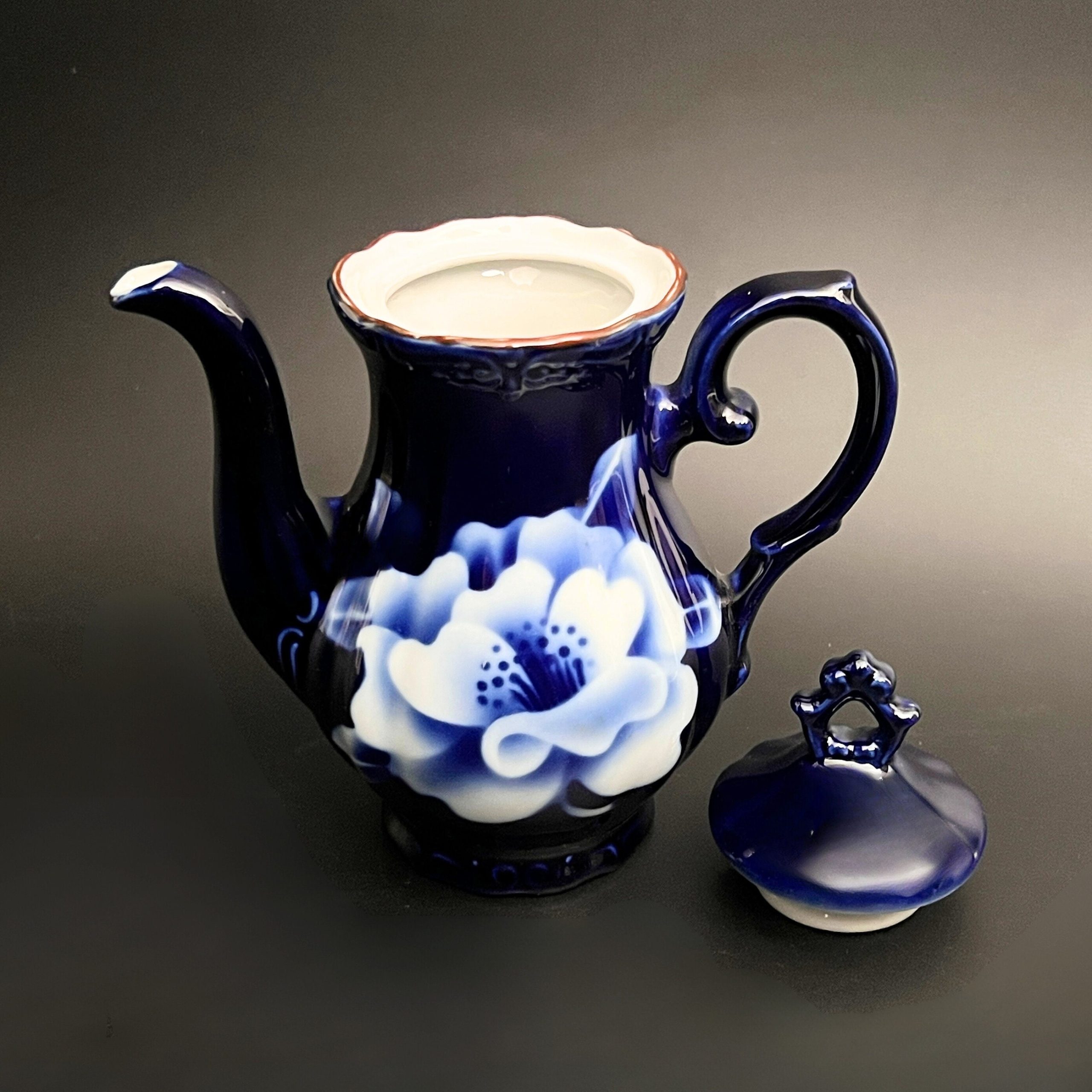 Vintage KT Japan Cobalt Blue Tea Pot: Hand-Sprayed Lotus Flower - Image 4