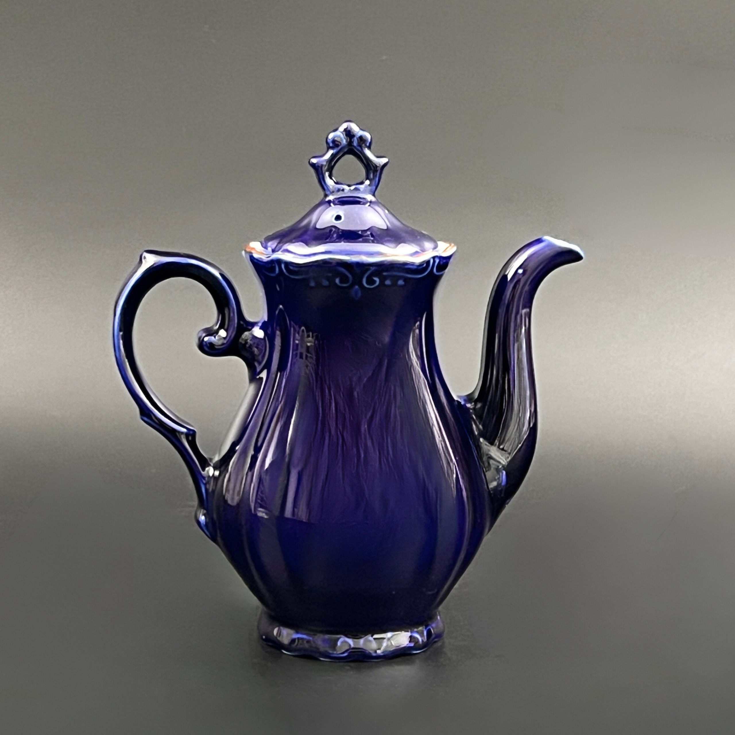 Vintage KT Japan Cobalt Blue Tea Pot: Hand-Sprayed Lotus Flower - Image 9