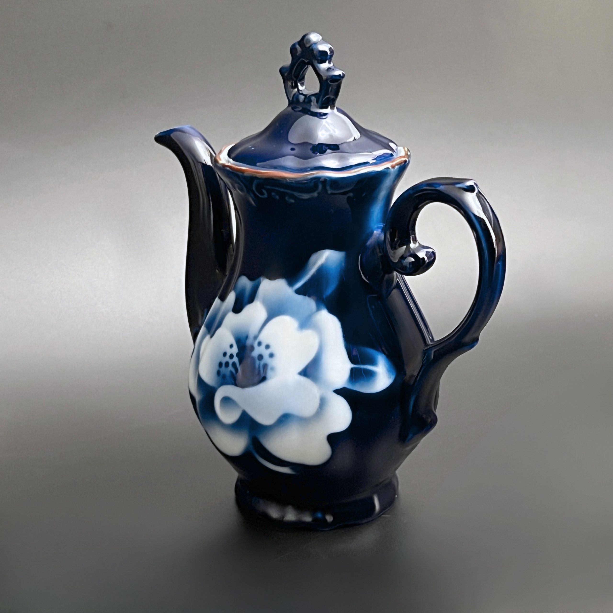 Vintage KT Japan Cobalt Blue Tea Pot: Hand-Sprayed Lotus Flower - Image 7