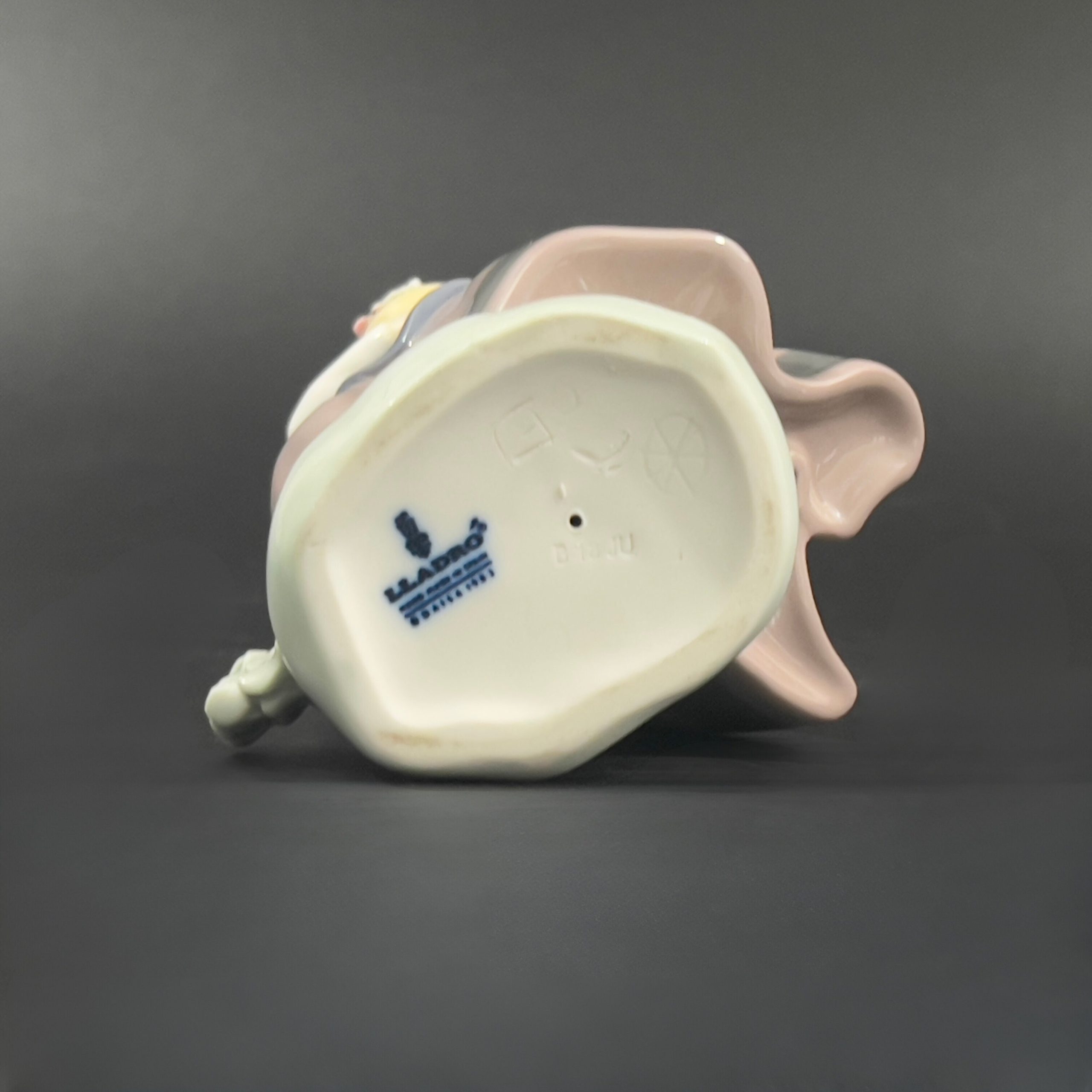 Vintage Lladro Figurine: "Spring is Here" Girl with Flower Pot #5223 - Image 10