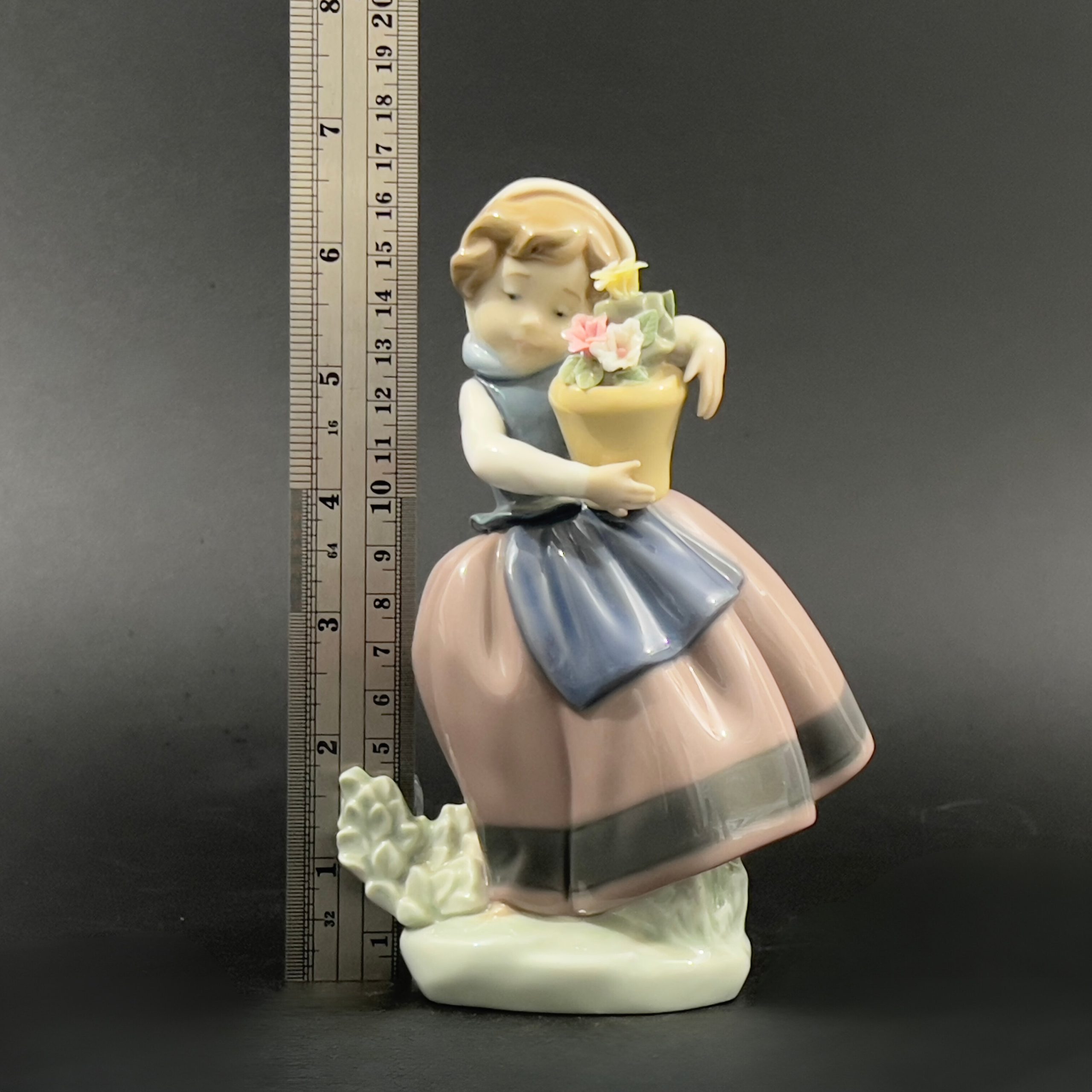 Vintage Lladro Figurine: "Spring is Here" Girl with Flower Pot #5223 - Image 11