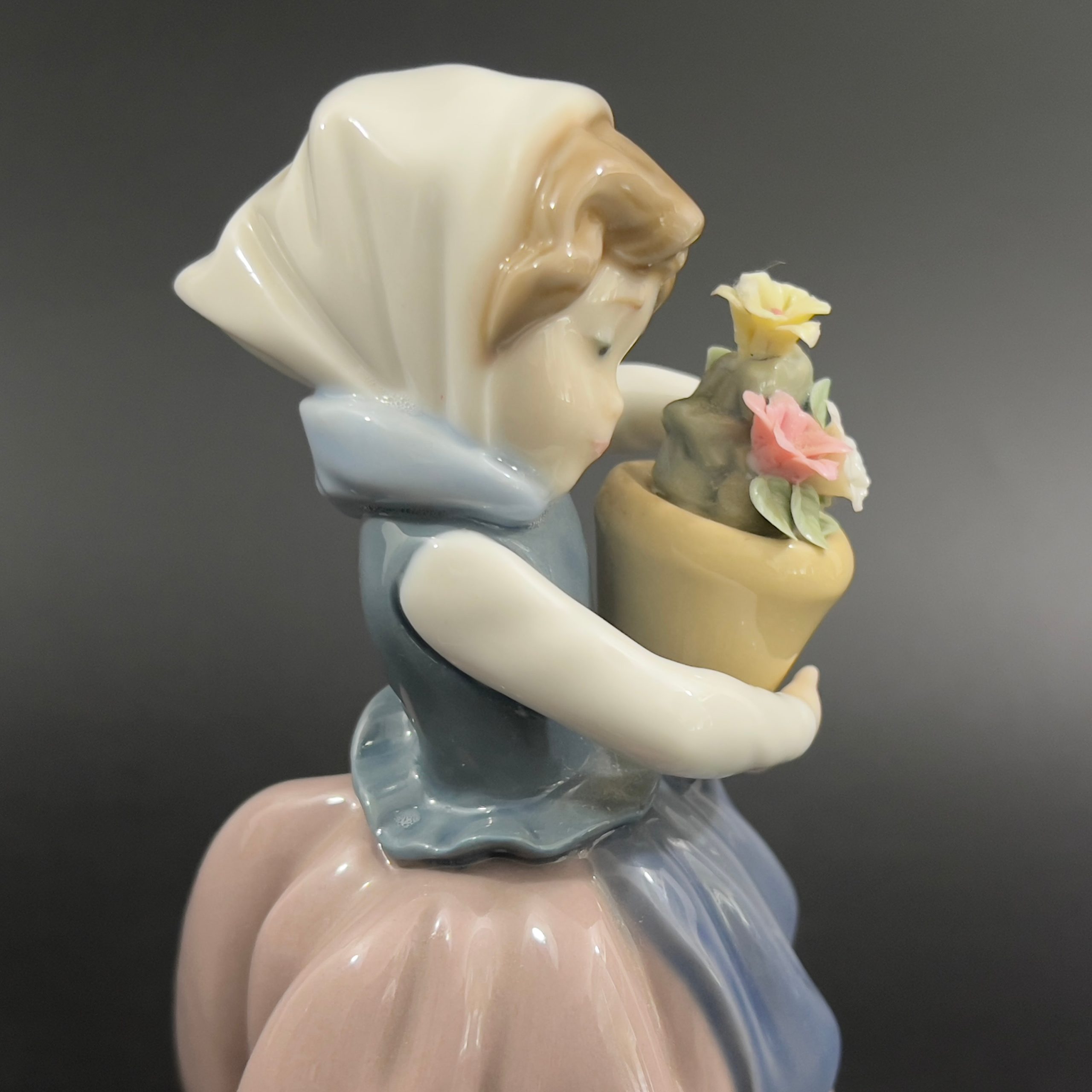 Vintage Lladro Figurine: "Spring is Here" Girl with Flower Pot #5223 - Image 5