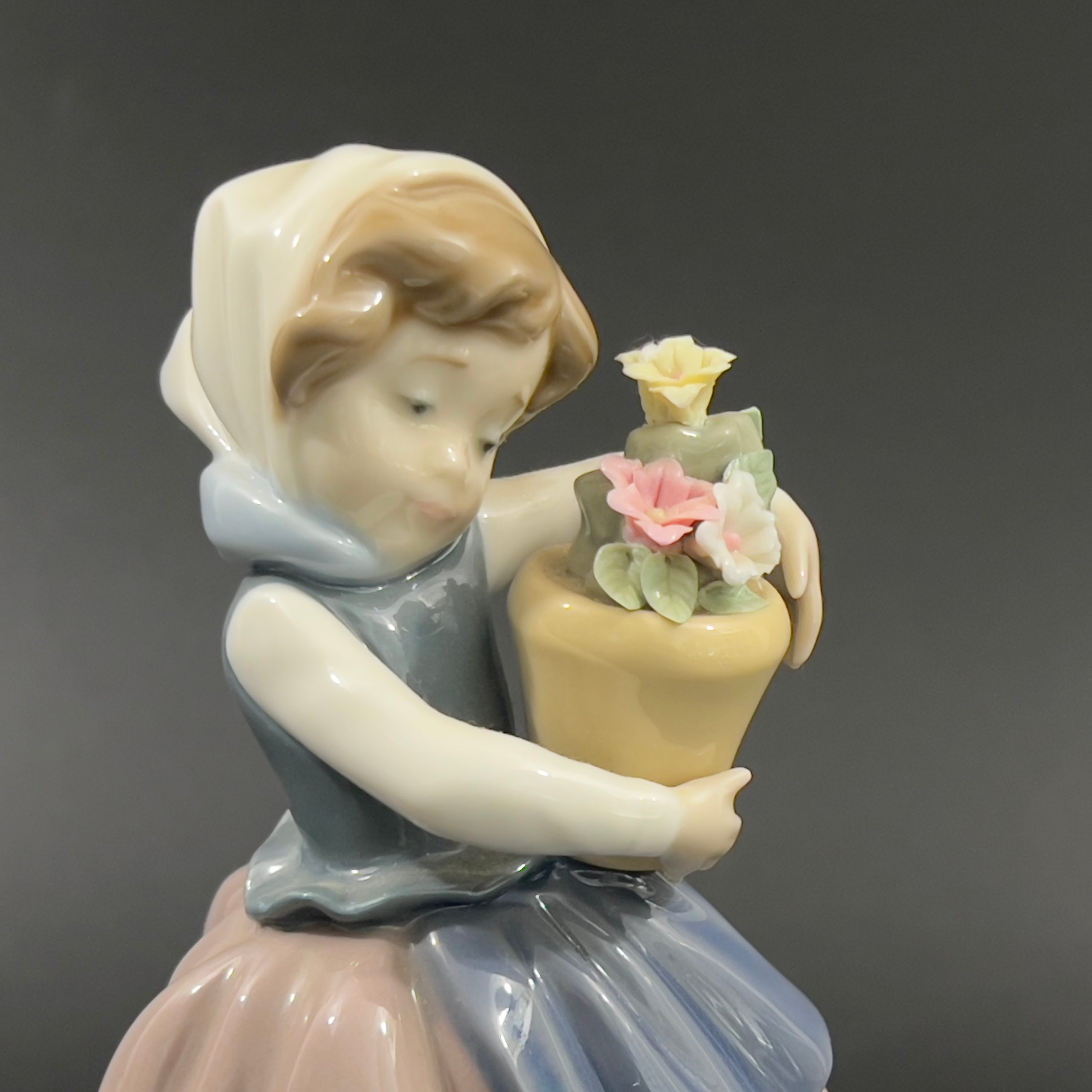 Vintage Lladro Figurine: "Spring is Here" Girl with Flower Pot #5223 - Image 4