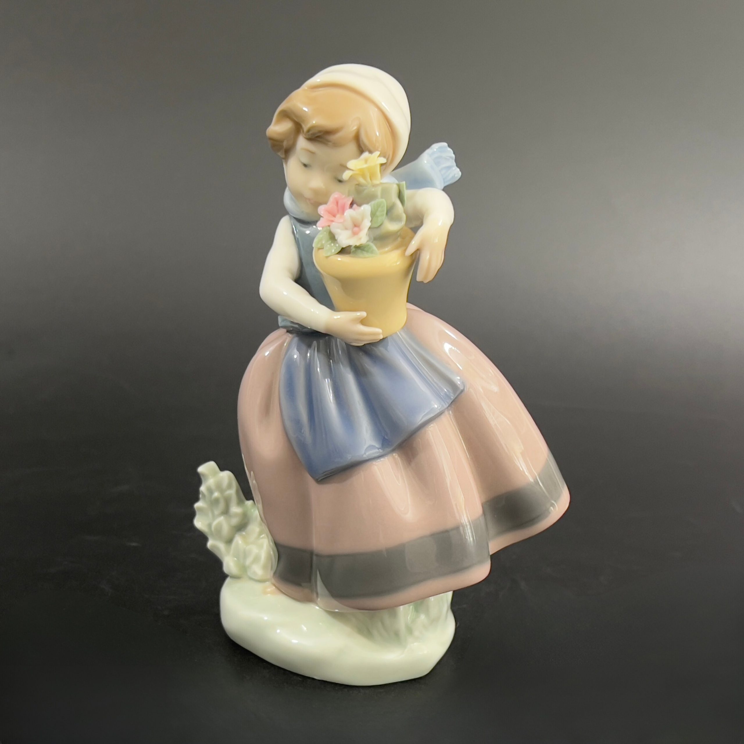 Vintage Lladro Figurine: "Spring is Here" Girl with Flower Pot #5223 - Image 9