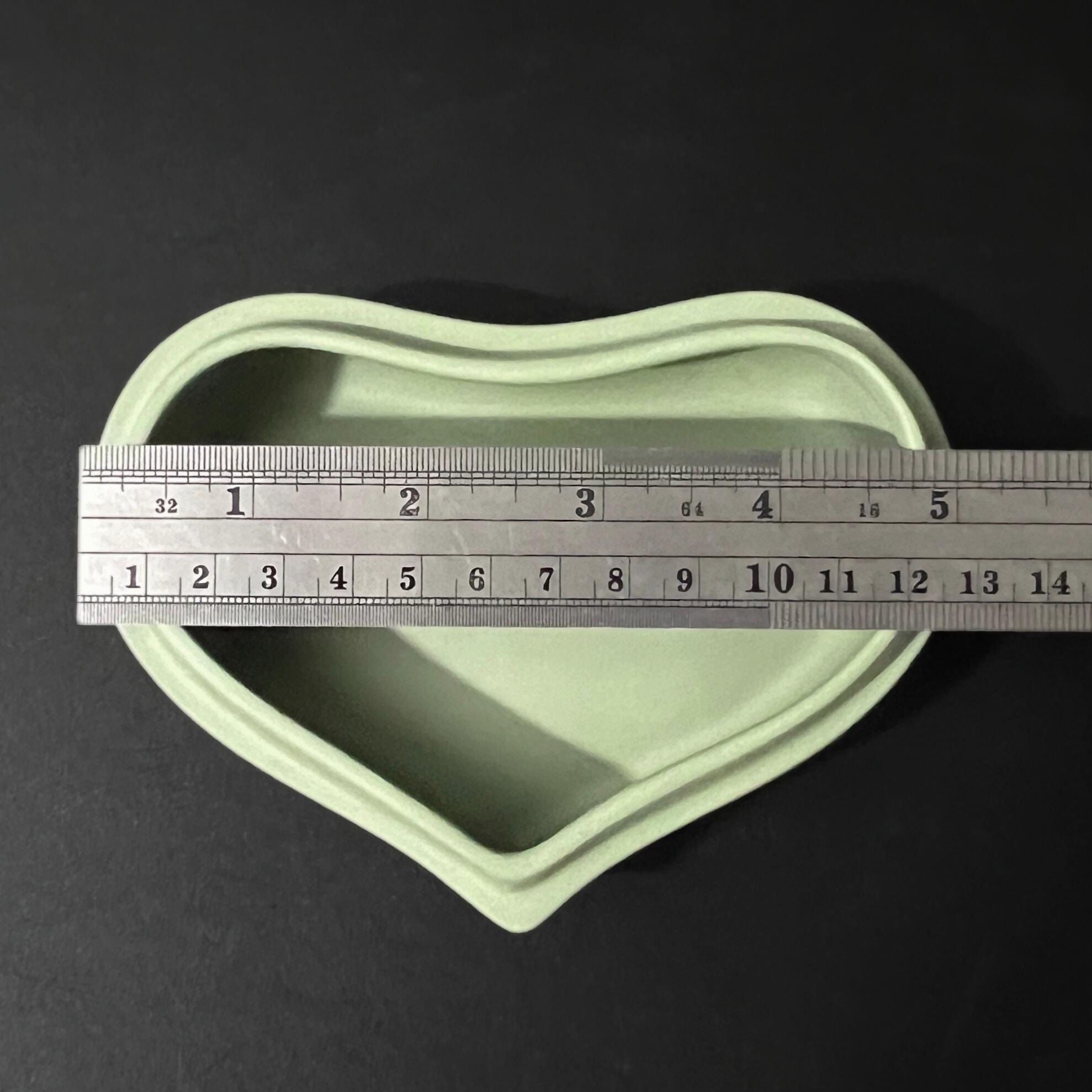 Vintage Wedgwood Green Jasperware Heart Trinket Box: Maiden with Harp, 1960s - Image 8