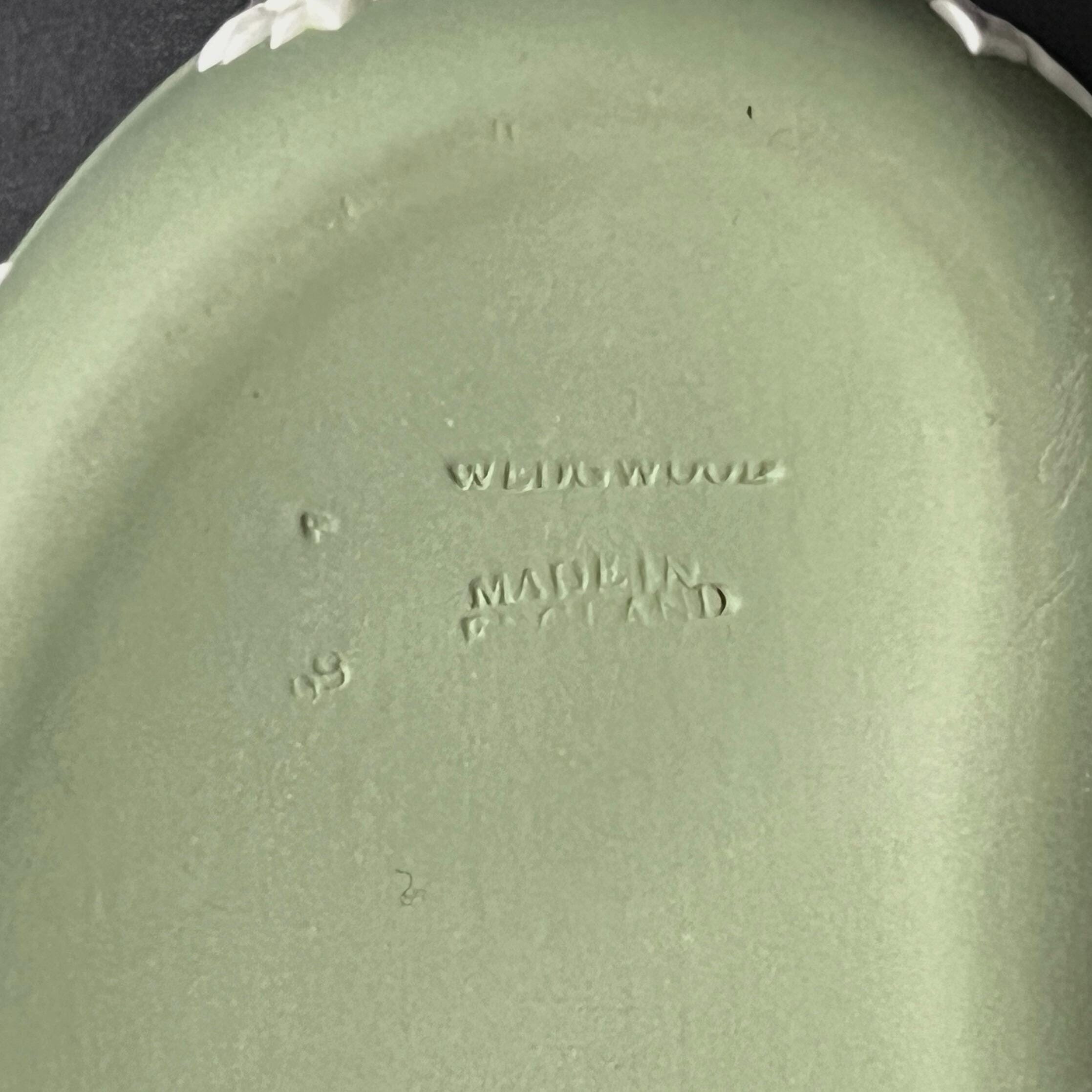 Vintage Wedgwood Green Jasperware Heart Trinket Box: Maiden with Harp, 1960s - Image 11