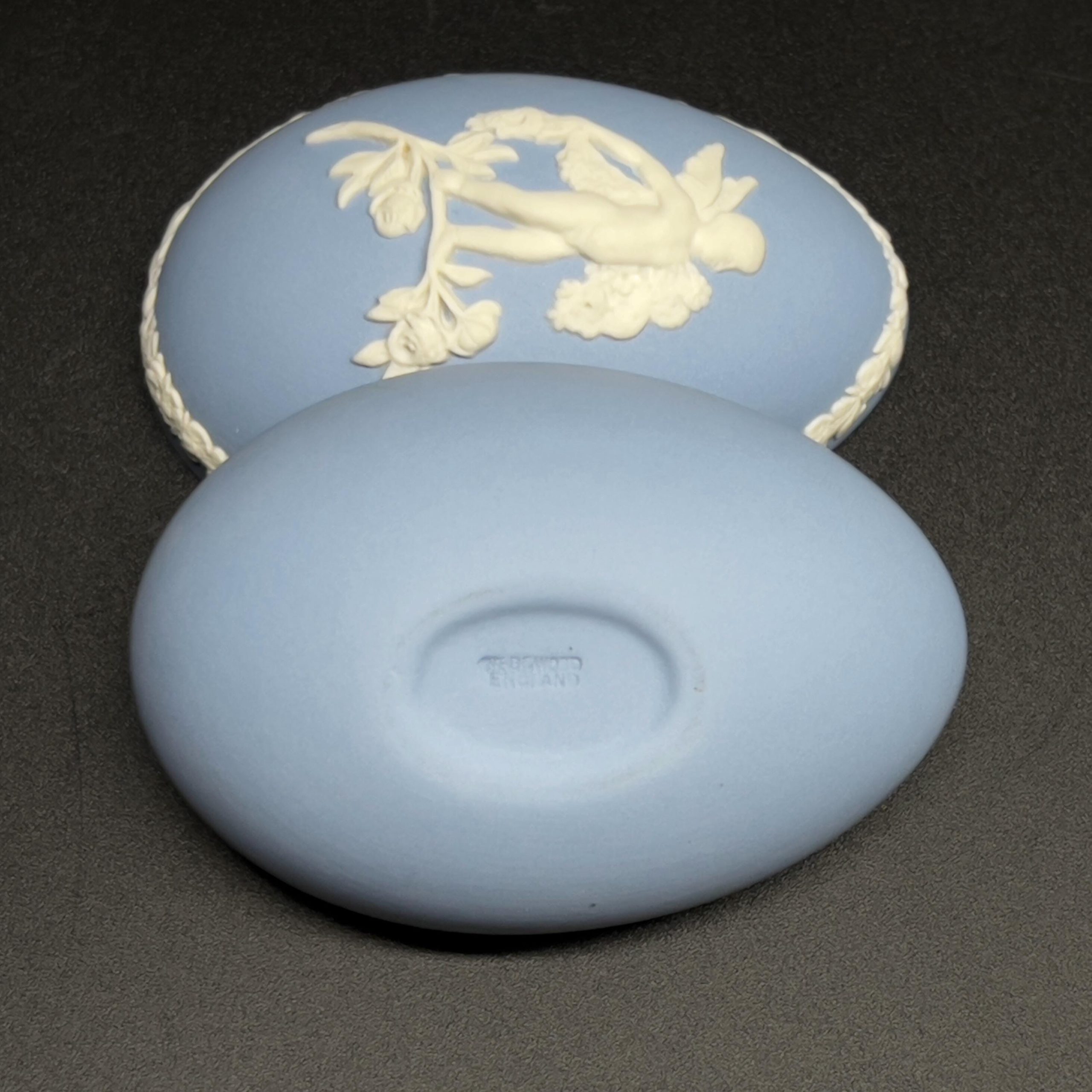 Vintage Wedgwood Blue Jasperware Egg Trinket Box: Cupid & Rose - Image 11