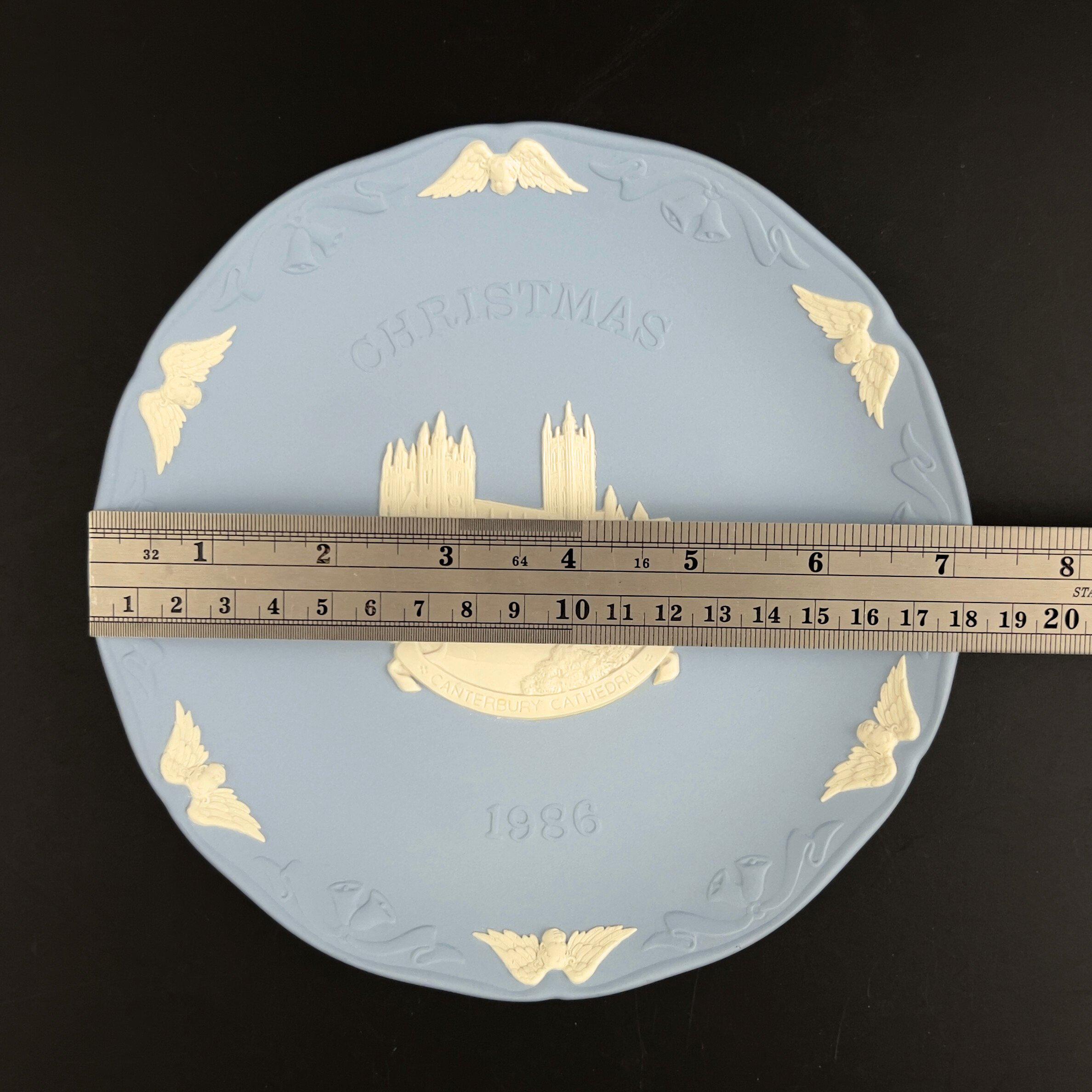 Vintage Wedgwood 1986 Christmas Plate: Blue Jasperware Canterbury Cathedral - Image 10