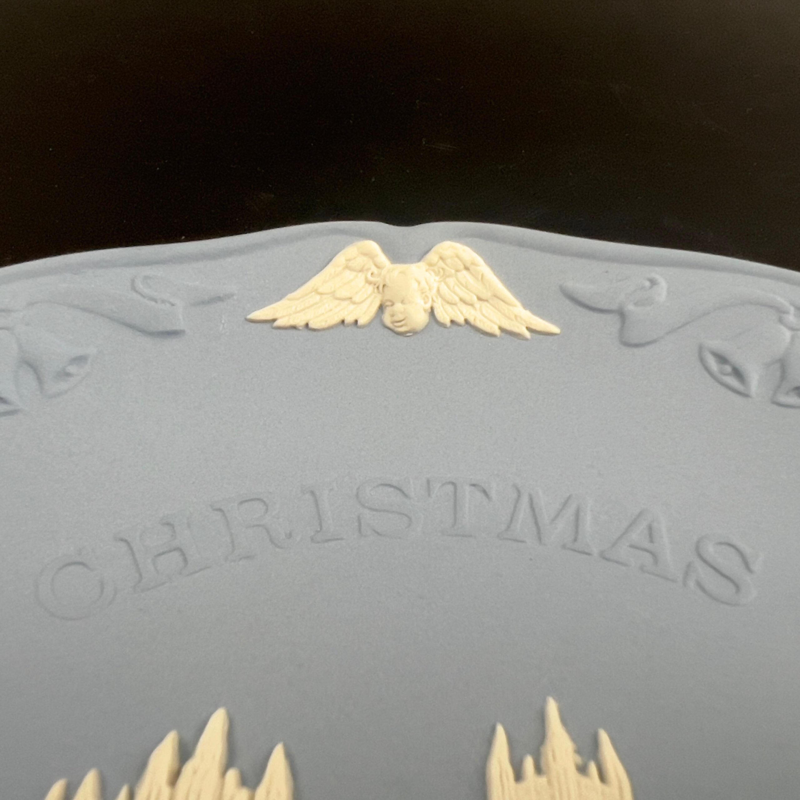 Vintage Wedgwood 1986 Christmas Plate: Blue Jasperware Canterbury Cathedral - Image 7