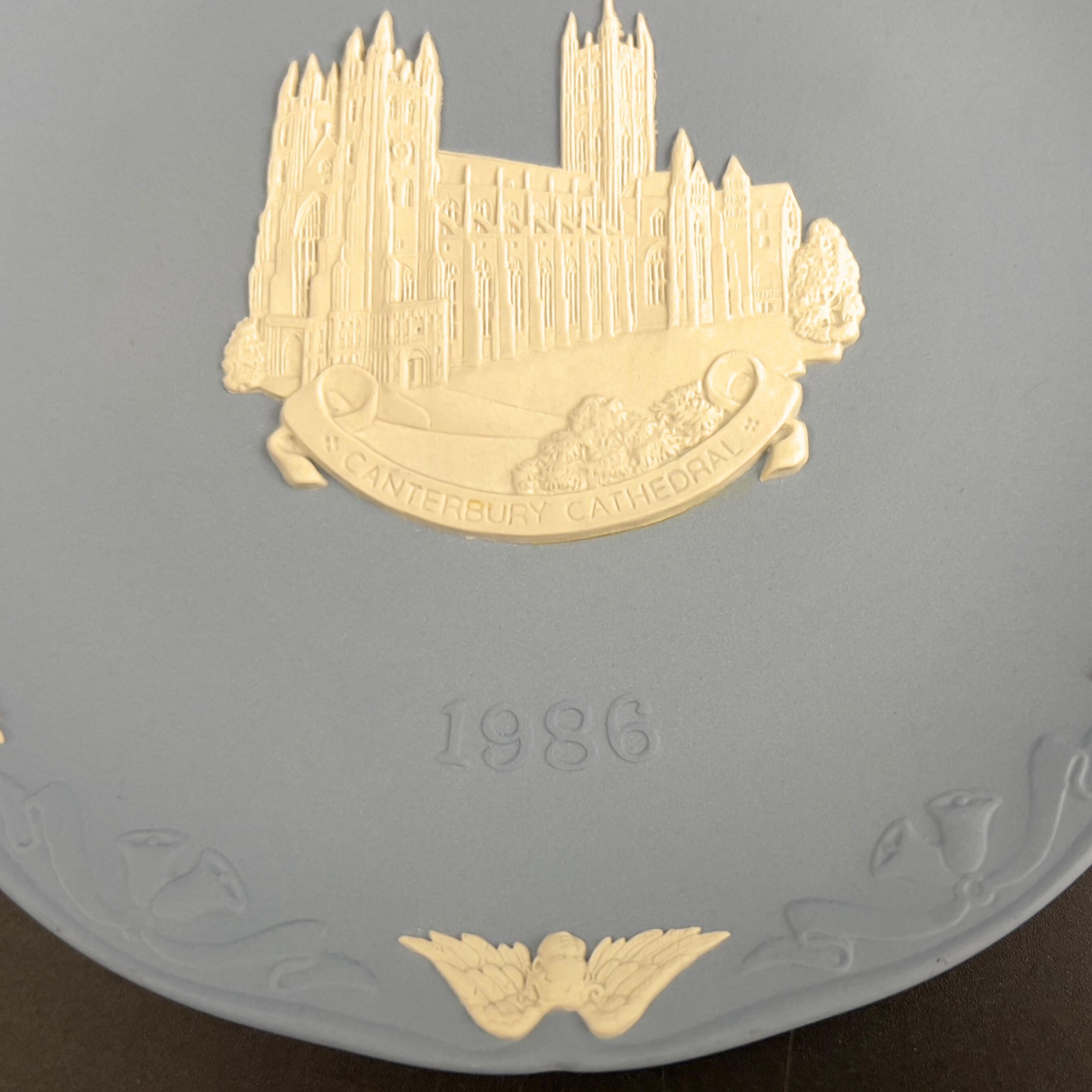 Vintage Wedgwood 1986 Christmas Plate: Blue Jasperware Canterbury Cathedral - Image 9