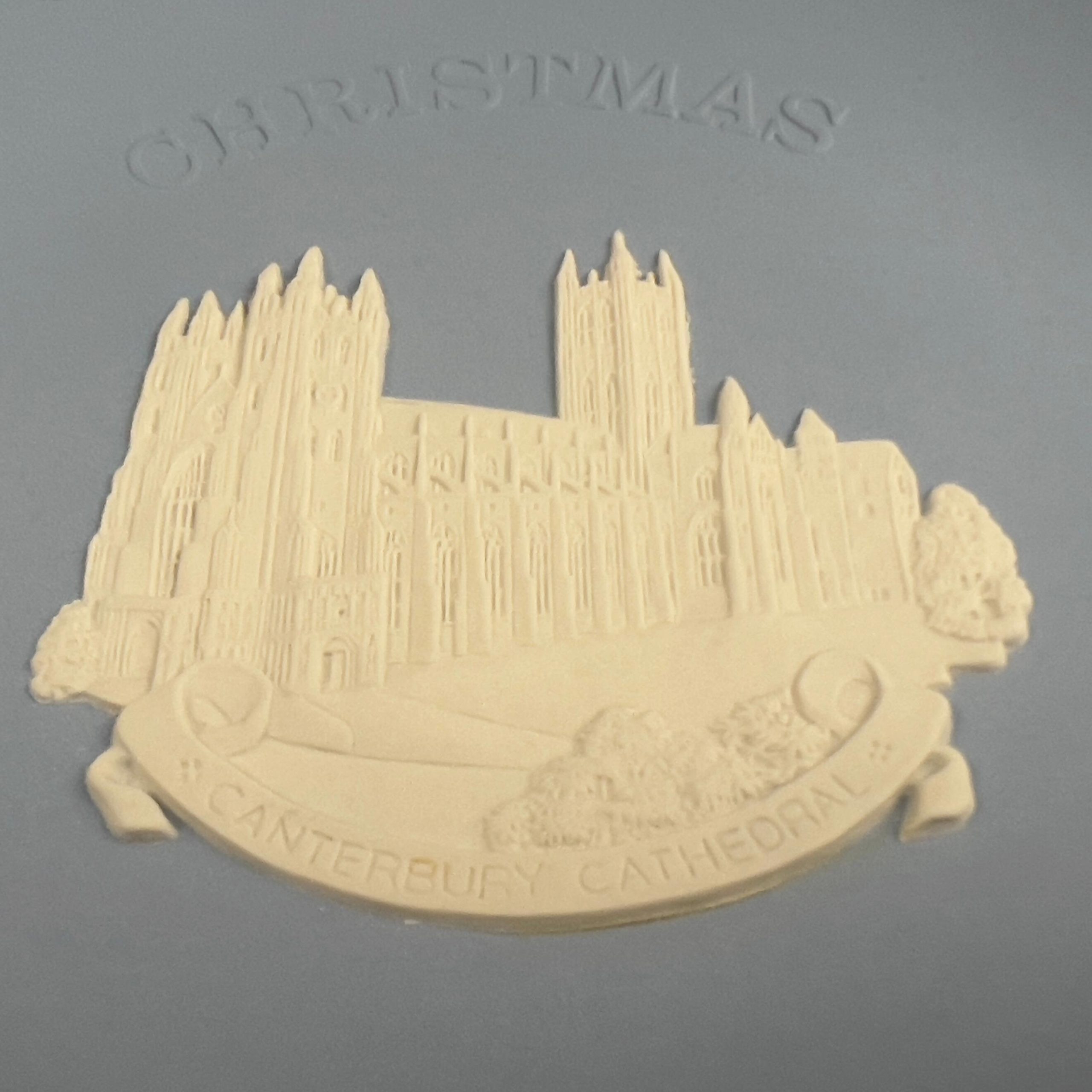 Vintage Wedgwood 1986 Christmas Plate: Blue Jasperware Canterbury Cathedral - Image 8
