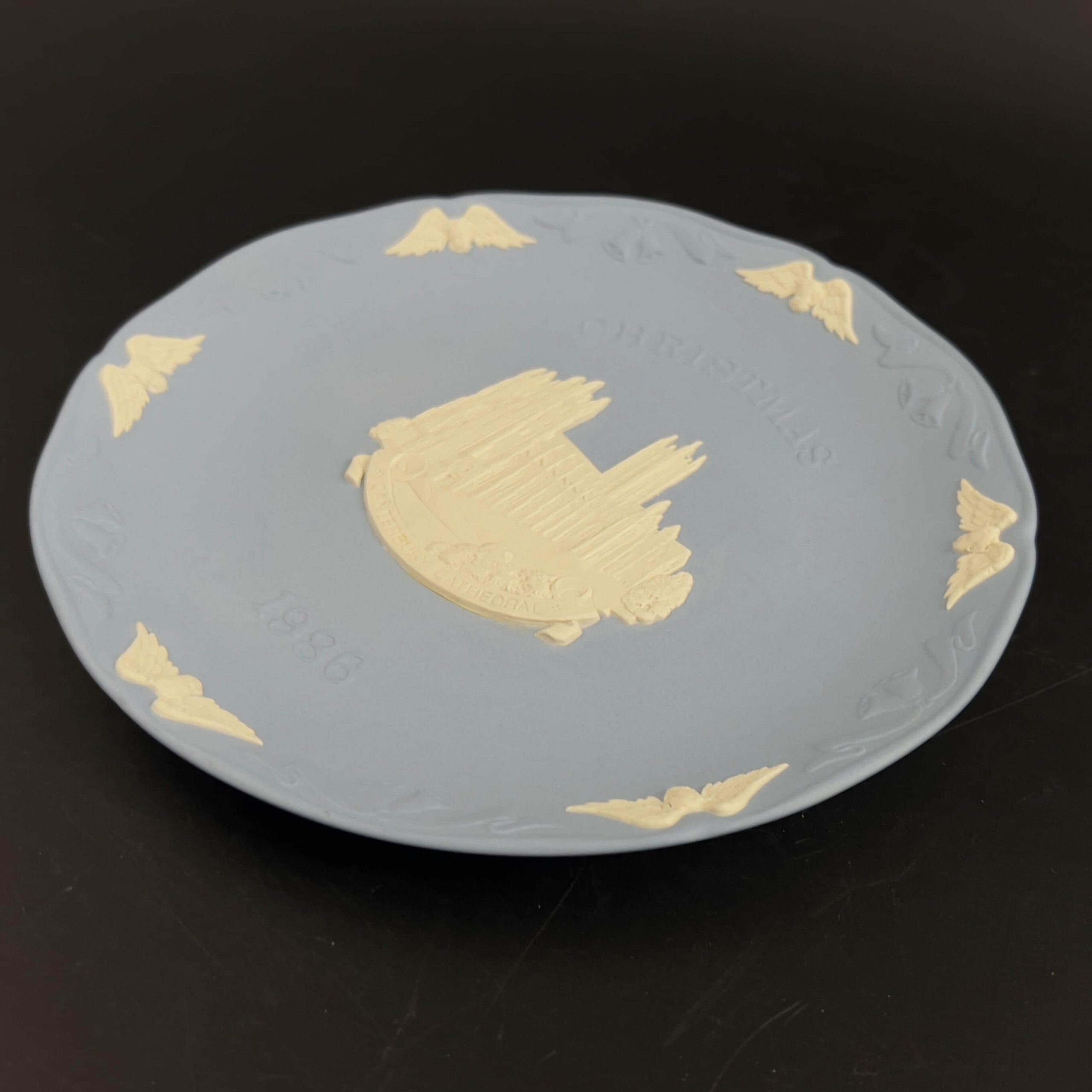 Vintage Wedgwood 1986 Christmas Plate: Blue Jasperware Canterbury Cathedral - Image 6