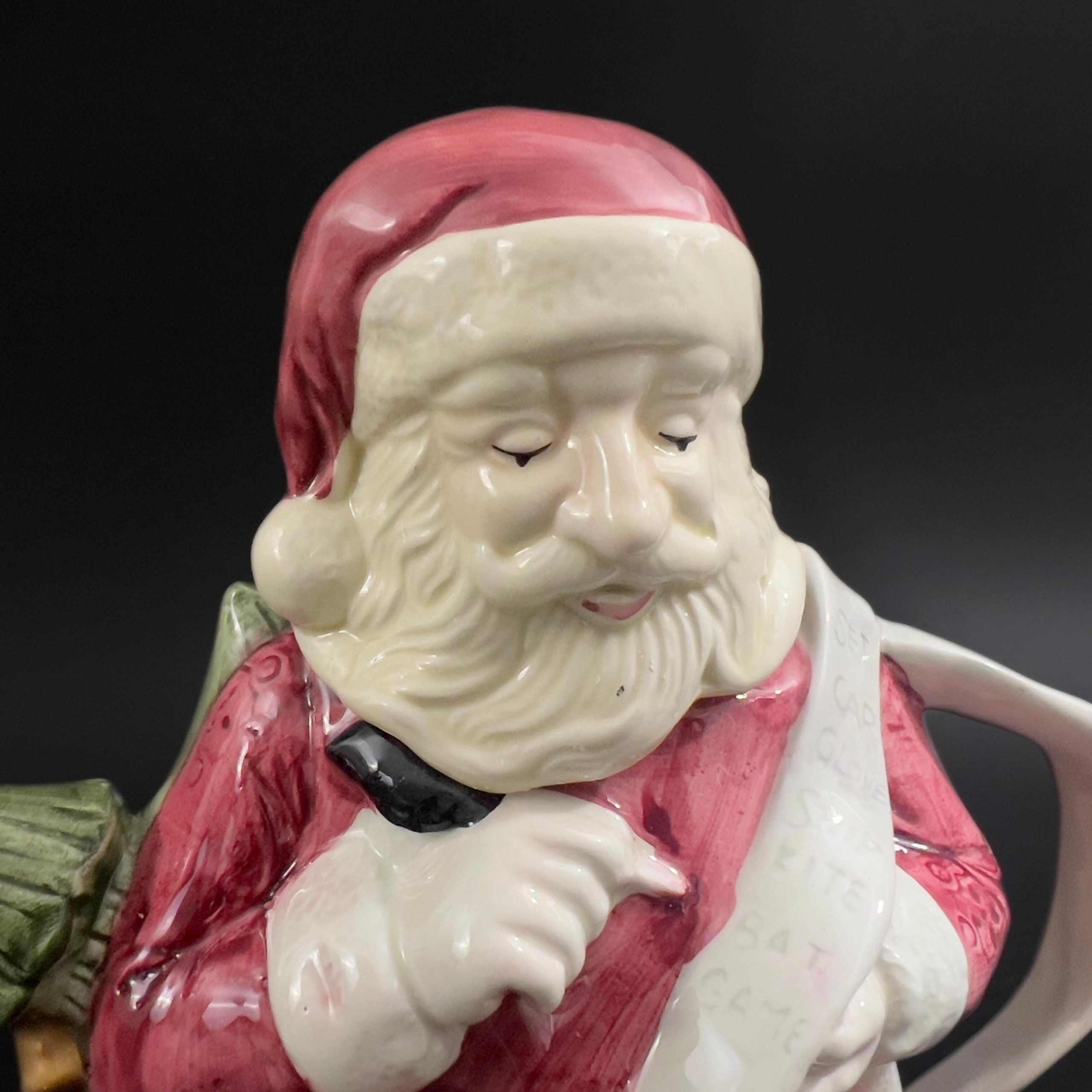 Vintage Santa Teapot: Windsor Collection Ceramic Christmas Decor - Image 7