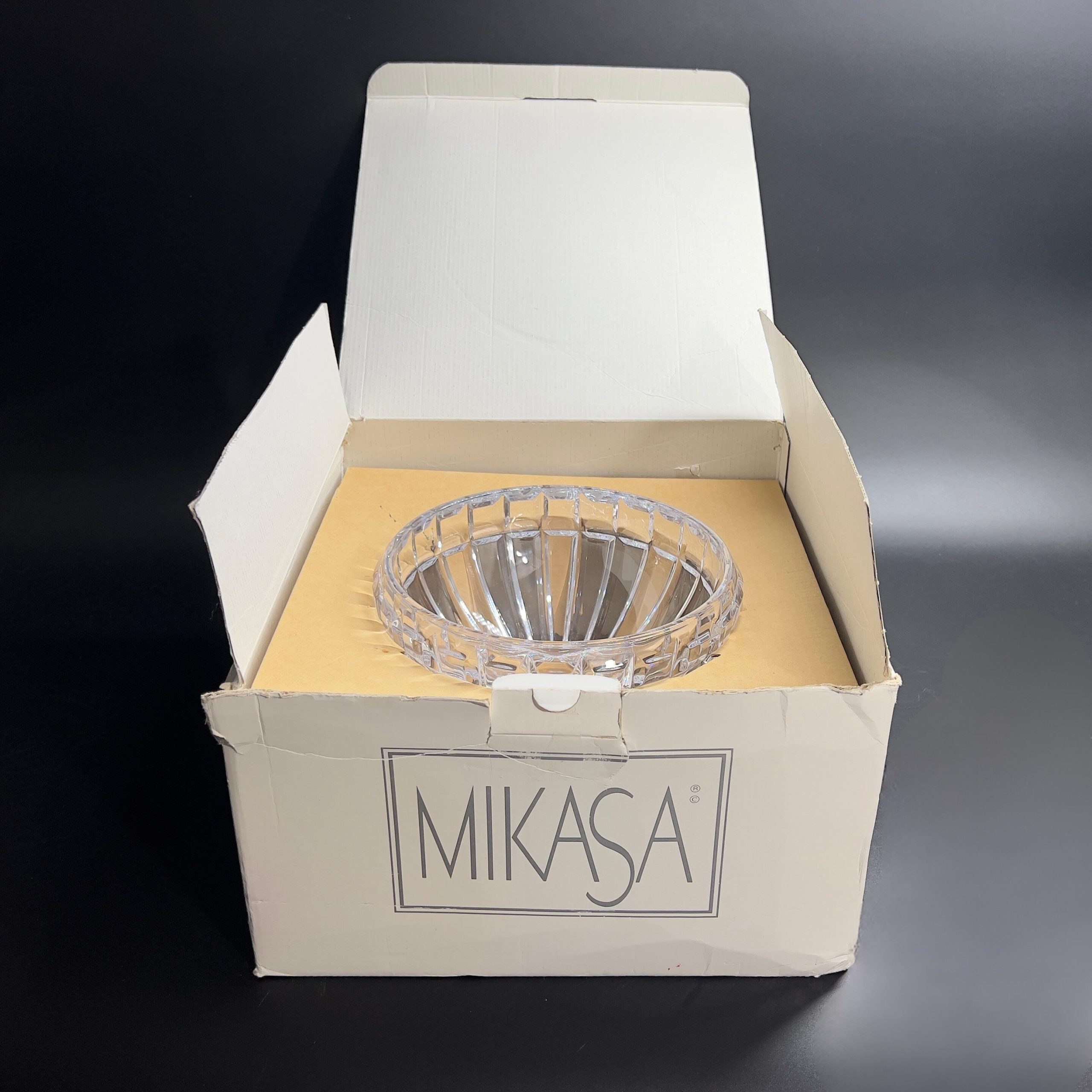 Mikasa Austrian Cut Crystal Bowl with Gold Tone Stand (Original Box) - Image 11