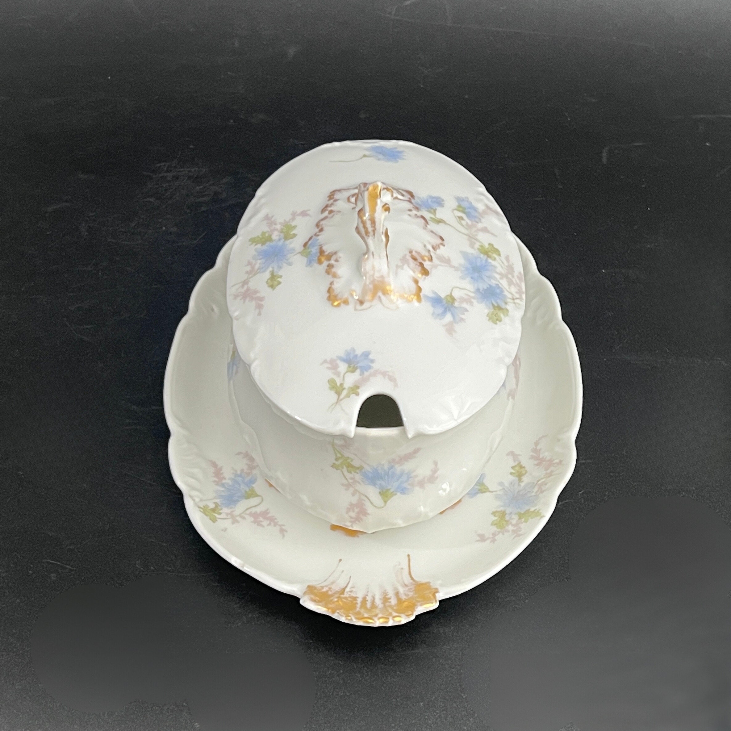 Antique Haviland Limoges Gravy Boat with Lid: Blue Floral, Gilt Accent, 1900s - Image 5