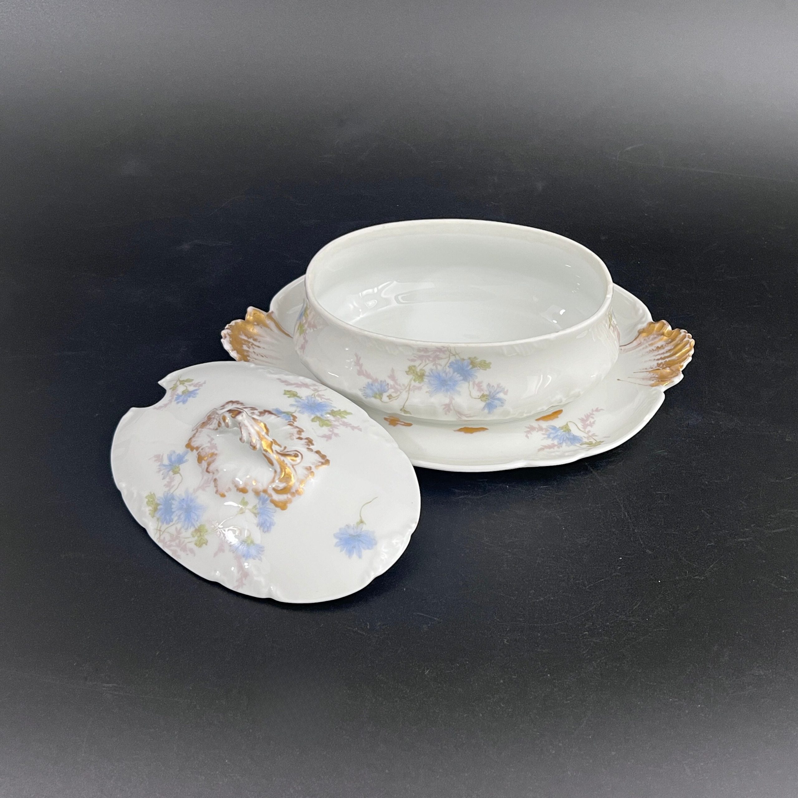 Antique Haviland Limoges Gravy Boat with Lid: Blue Floral, Gilt Accent, 1900s - Image 4