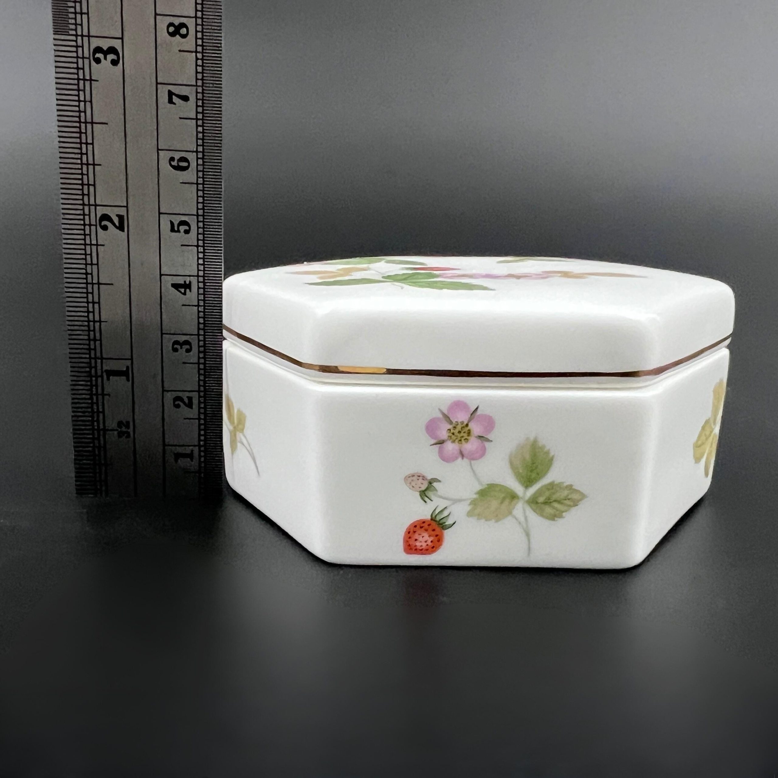 Vintage Wedgwood Wild Strawberry Trinket Box: Hexagonal Bone China - Image 10