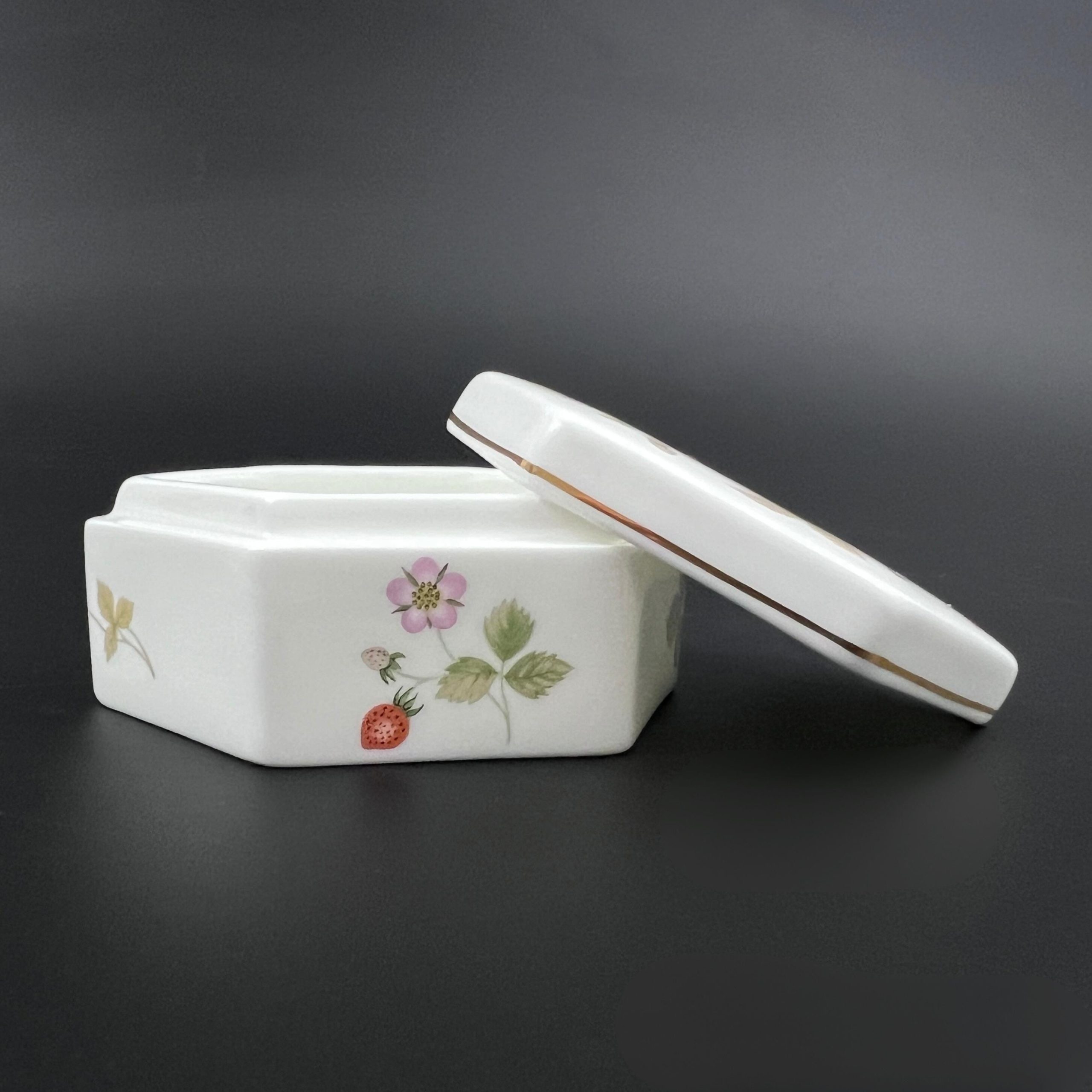 Vintage Wedgwood Wild Strawberry Trinket Box: Hexagonal Bone China - Image 7