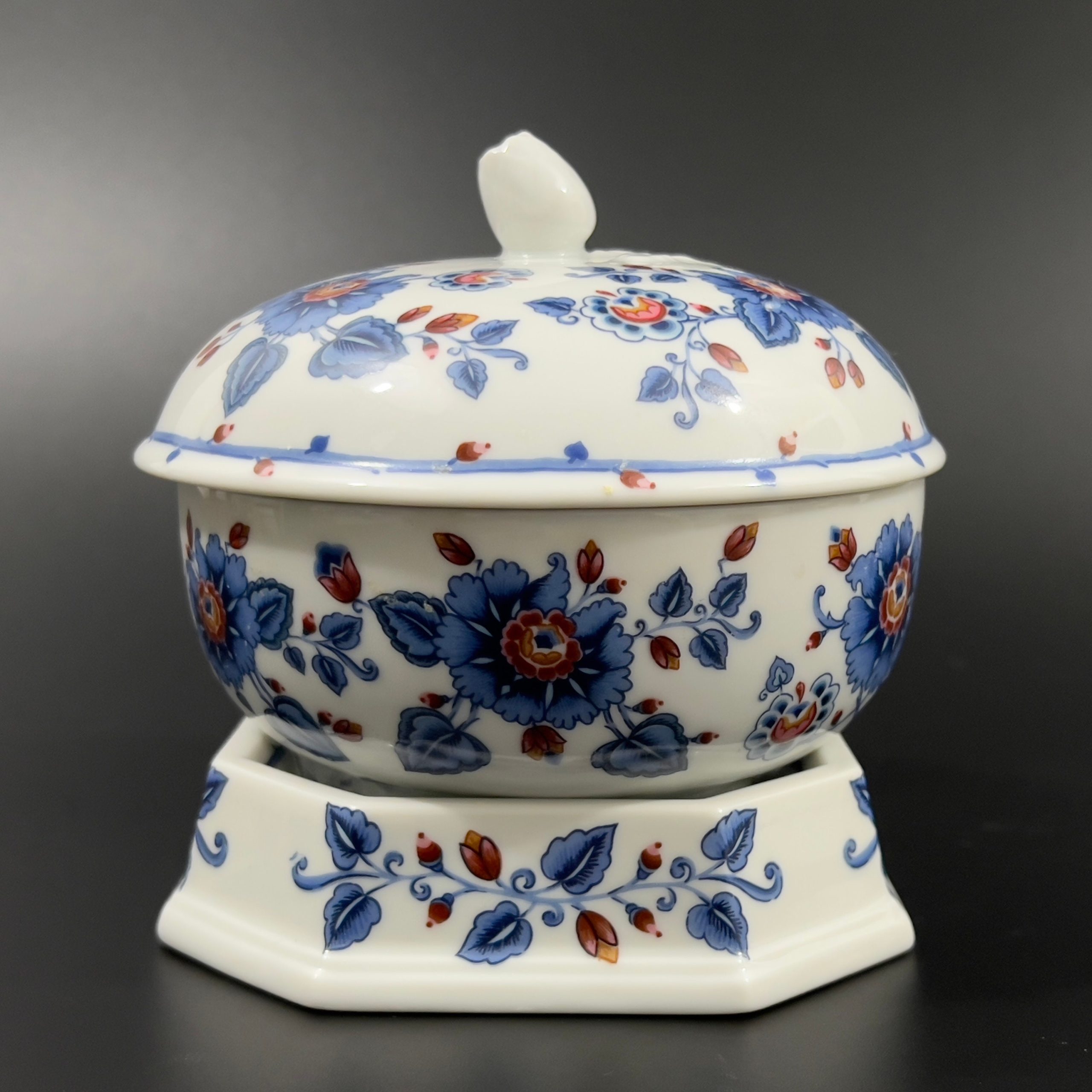 Vintage Estee Lauder Porcelain Vanity Set: Blue Floral Powder Jar & Soap Dish - Image 3