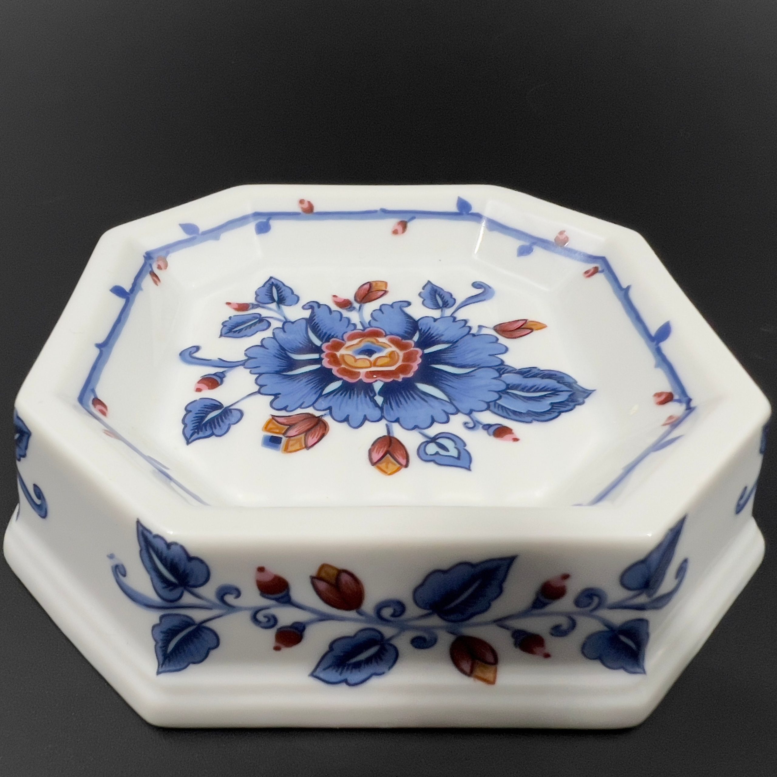 Vintage Estee Lauder Porcelain Vanity Set: Blue Floral Powder Jar & Soap Dish - Image 7