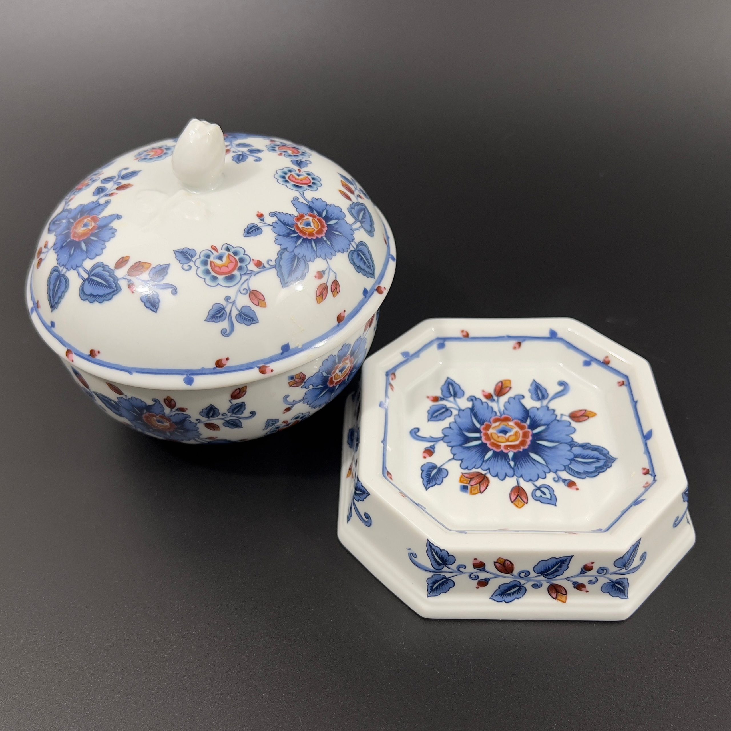 Vintage Estee Lauder Porcelain Vanity Set: Blue Floral Powder Jar & Soap Dish - Image 5