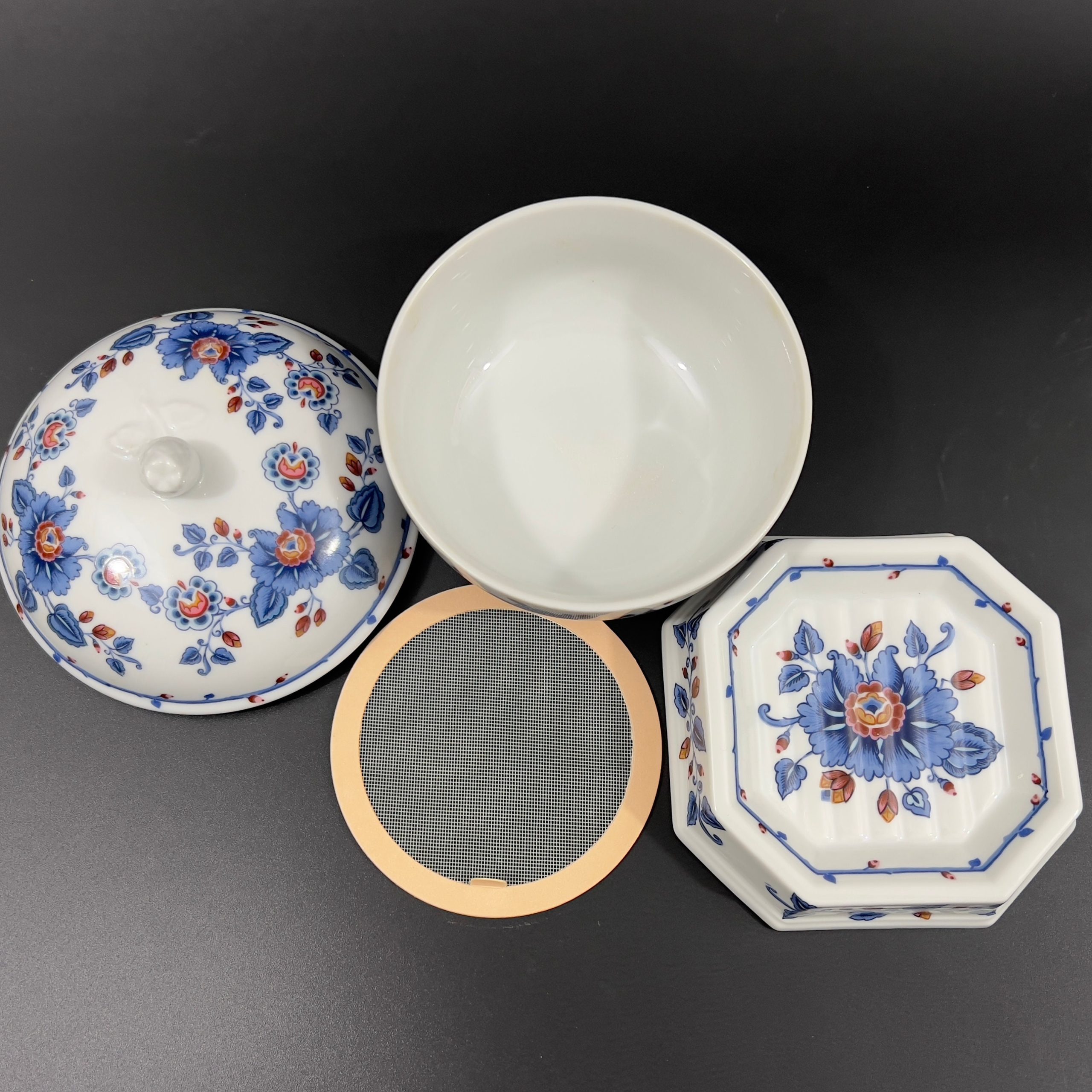 Vintage Estee Lauder Porcelain Vanity Set: Blue Floral Powder Jar & Soap Dish - Image 8