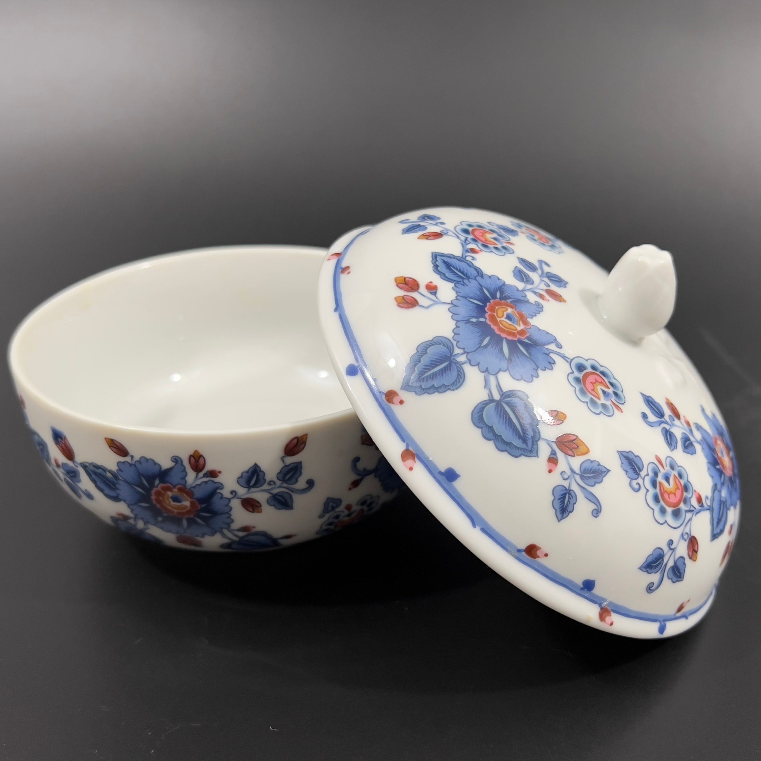 Vintage Estee Lauder Porcelain Vanity Set: Blue Floral Powder Jar & Soap Dish - Image 4
