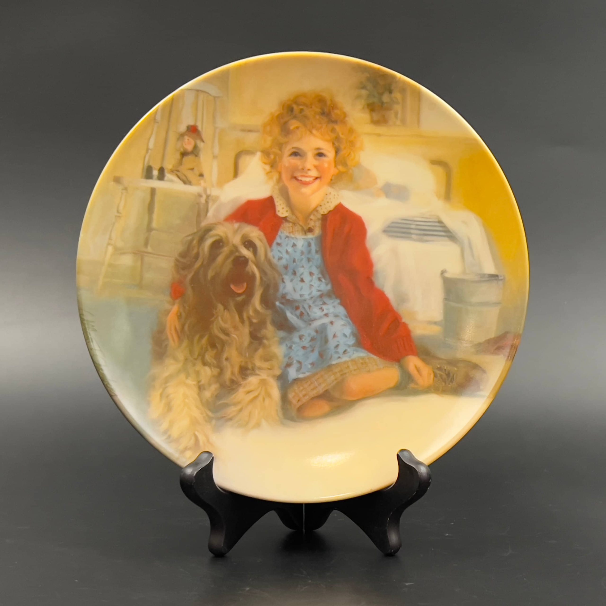 1983 Little Orphan Annie Collector Plate: Annie and Sandy, William Chambers Art - Image 3