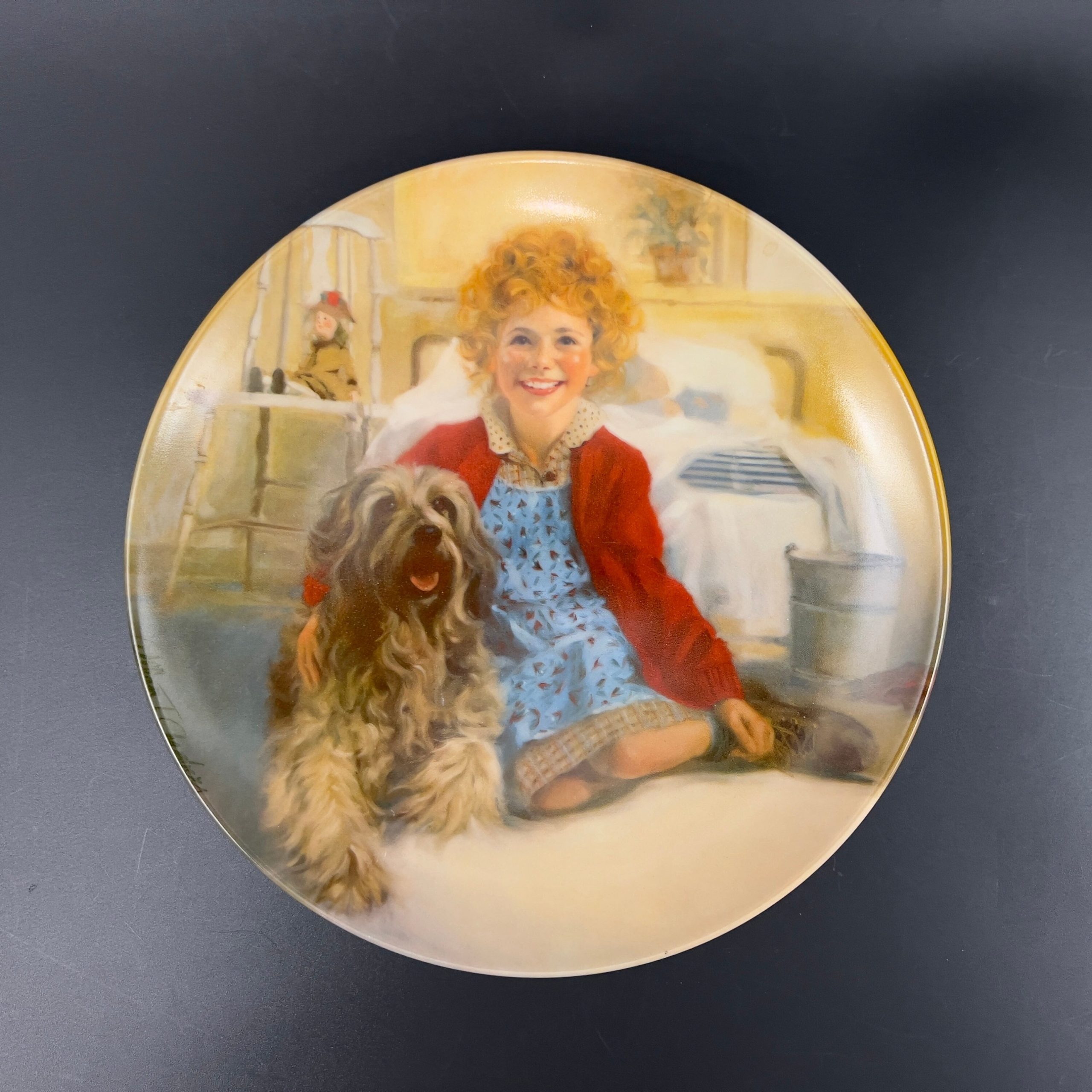 1983 Little Orphan Annie Collector Plate: Annie and Sandy, William Chambers Art - Image 7