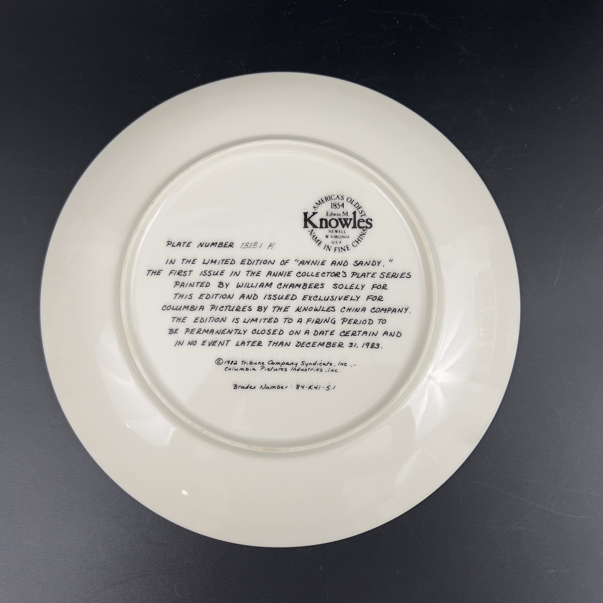 1983 Little Orphan Annie Collector Plate: Annie and Sandy, William Chambers Art - Image 5