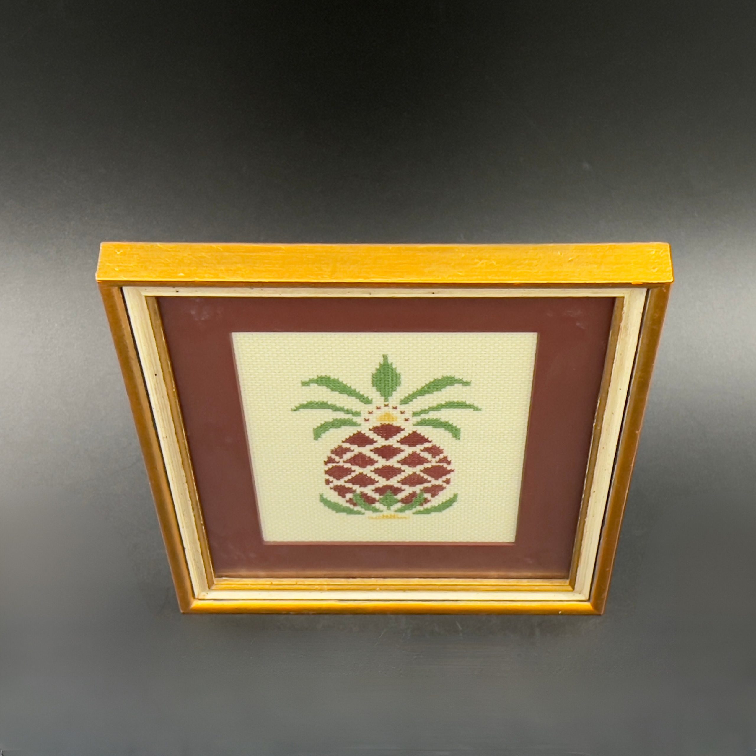 Vintage Pineapple Needlepoint in Gold Frame: 1980s Framed Art - Image 8