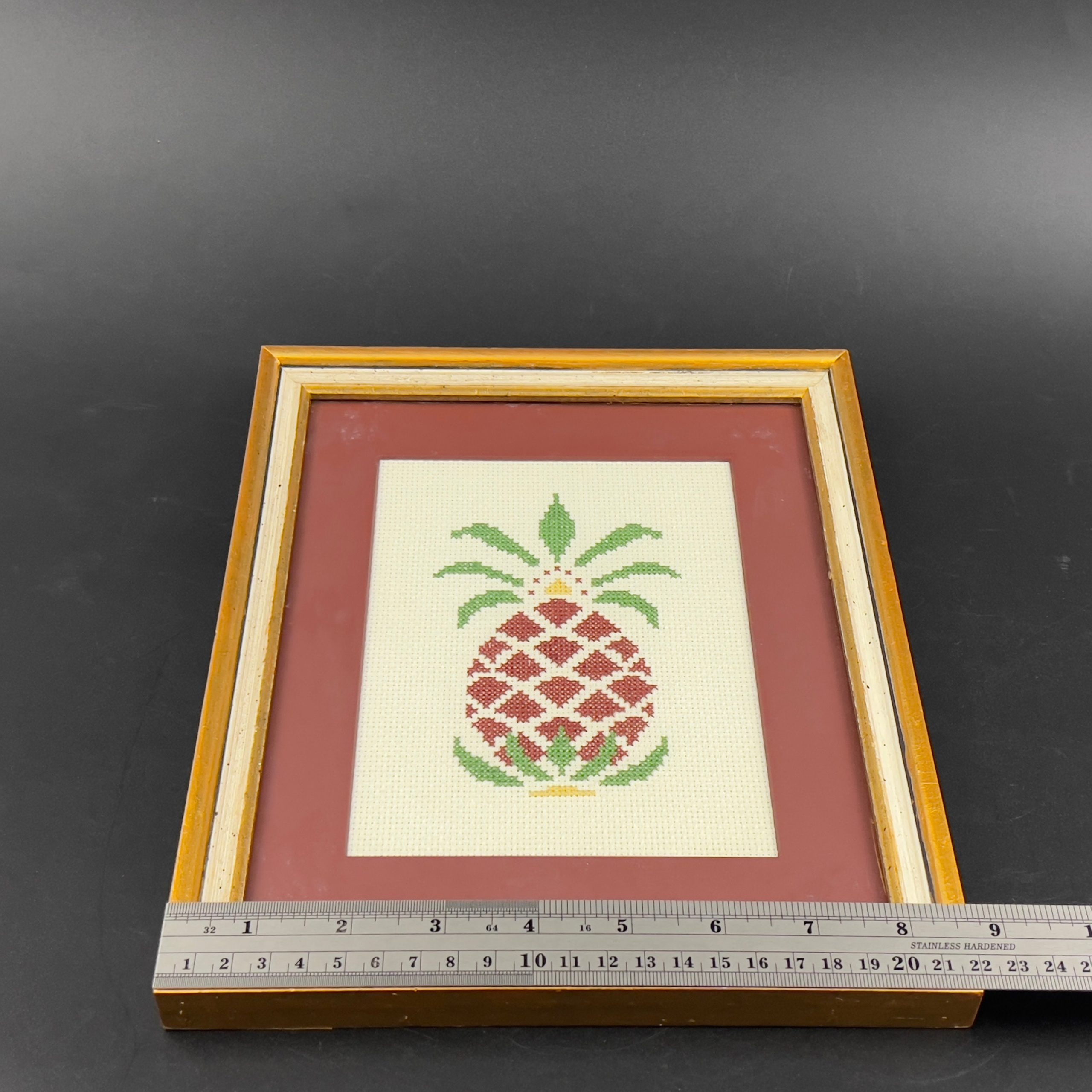 Vintage Pineapple Needlepoint in Gold Frame: 1980s Framed Art - Image 9