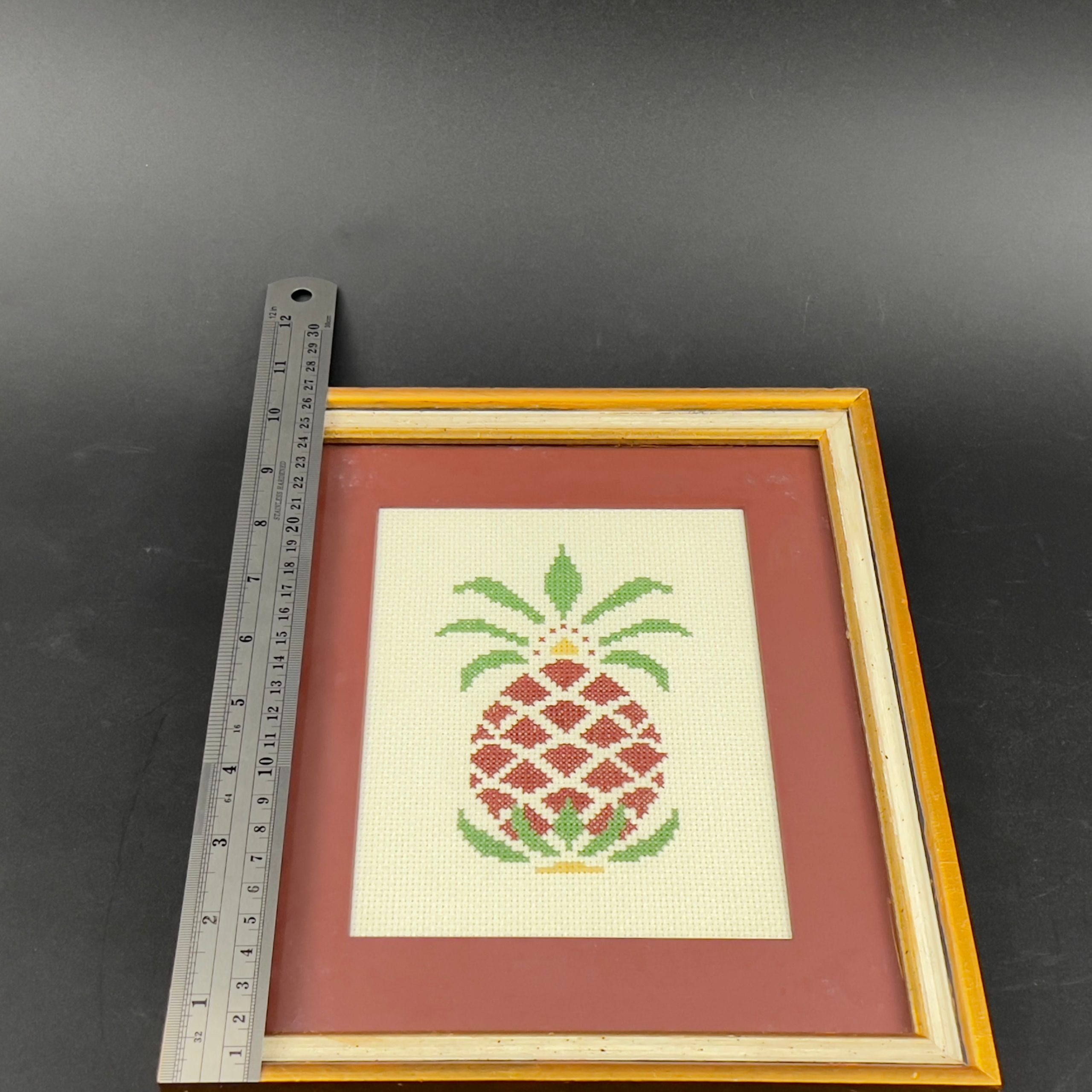 Vintage Pineapple Needlepoint in Gold Frame: 1980s Framed Art - Image 10