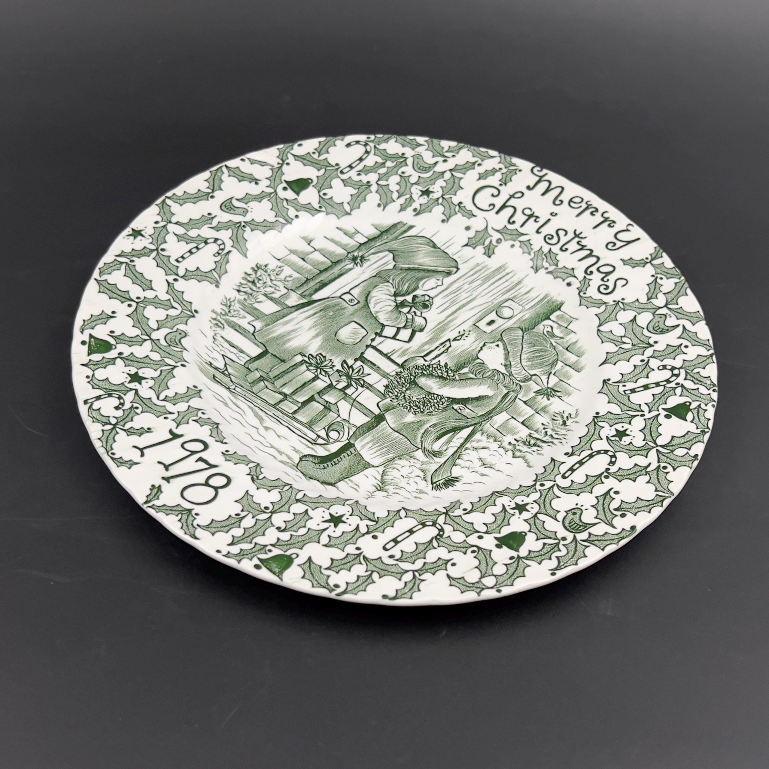 Vintage 1978 Royal Crownford Christmas Plate: Norma Sherman Holiday Decor - Image 5