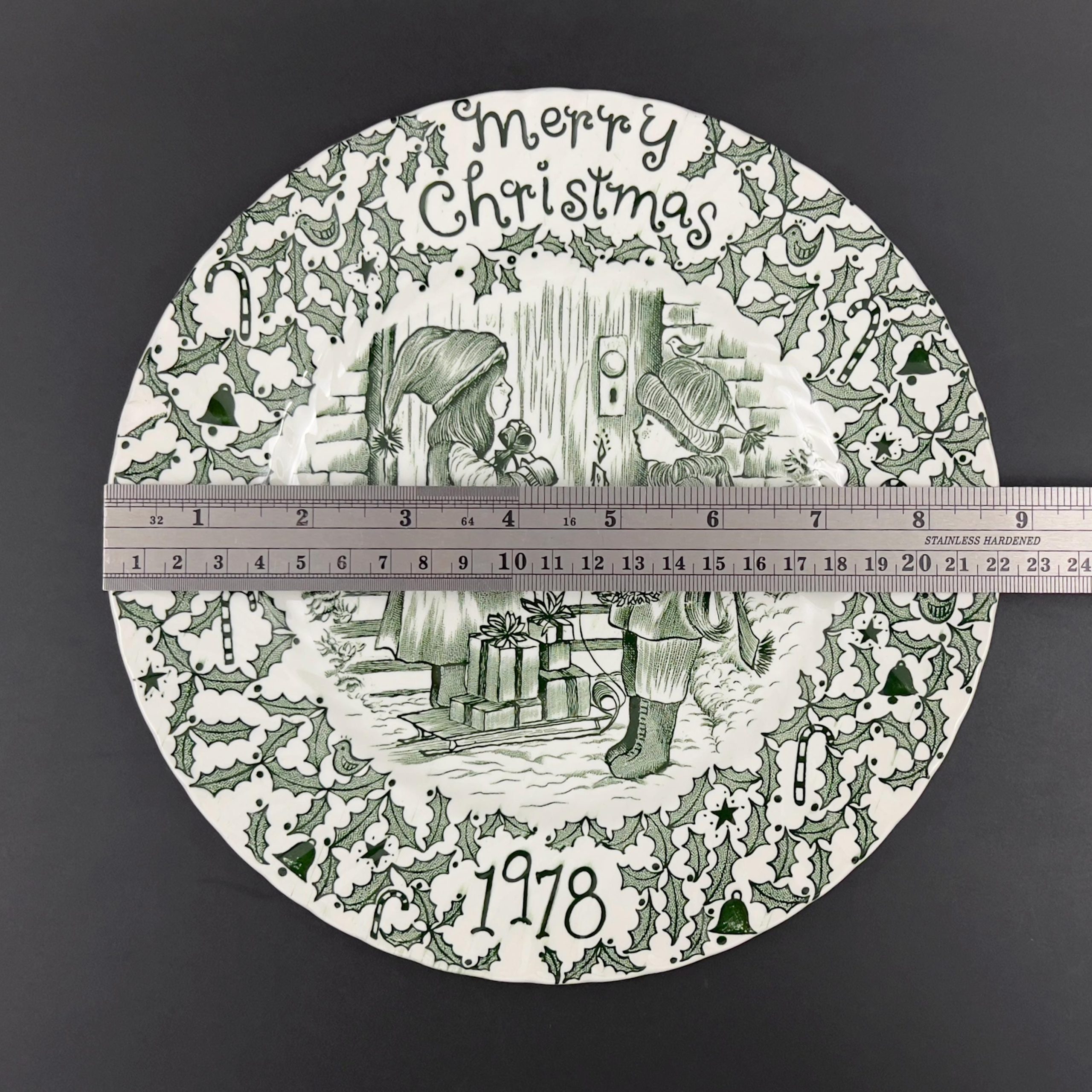Vintage 1978 Royal Crownford Christmas Plate: Norma Sherman Holiday Decor - Image 10