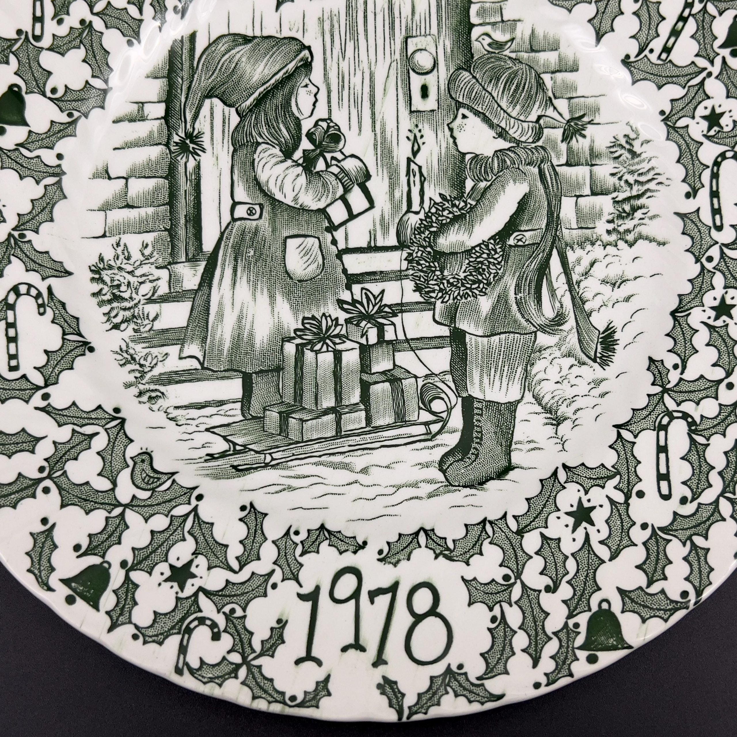 Vintage 1978 Royal Crownford Christmas Plate: Norma Sherman Holiday Decor - Image 7