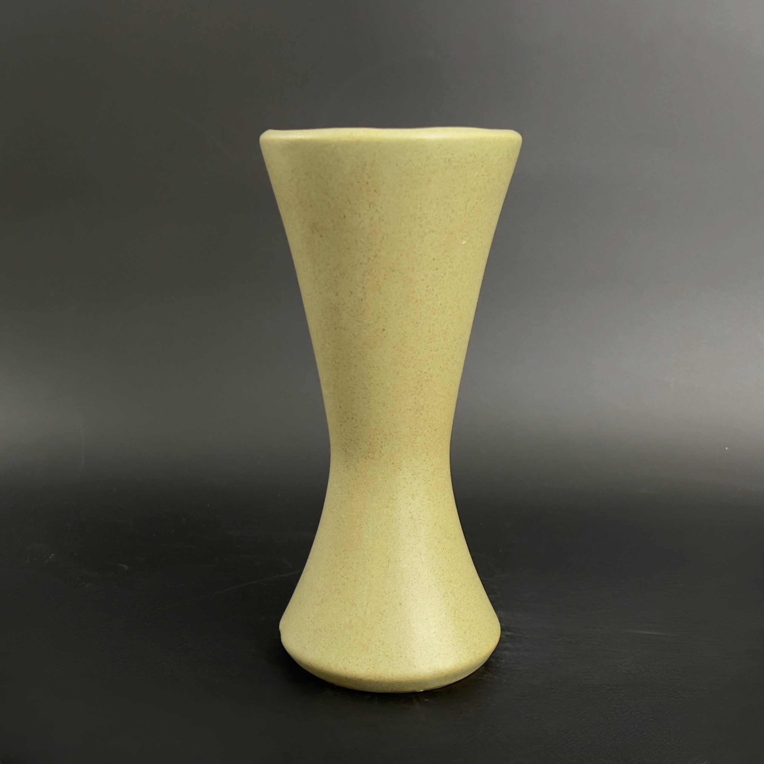 Vintage McCoy Floraline Pottery Set: Hourglass Vase & Pedestal Planter - Image 4