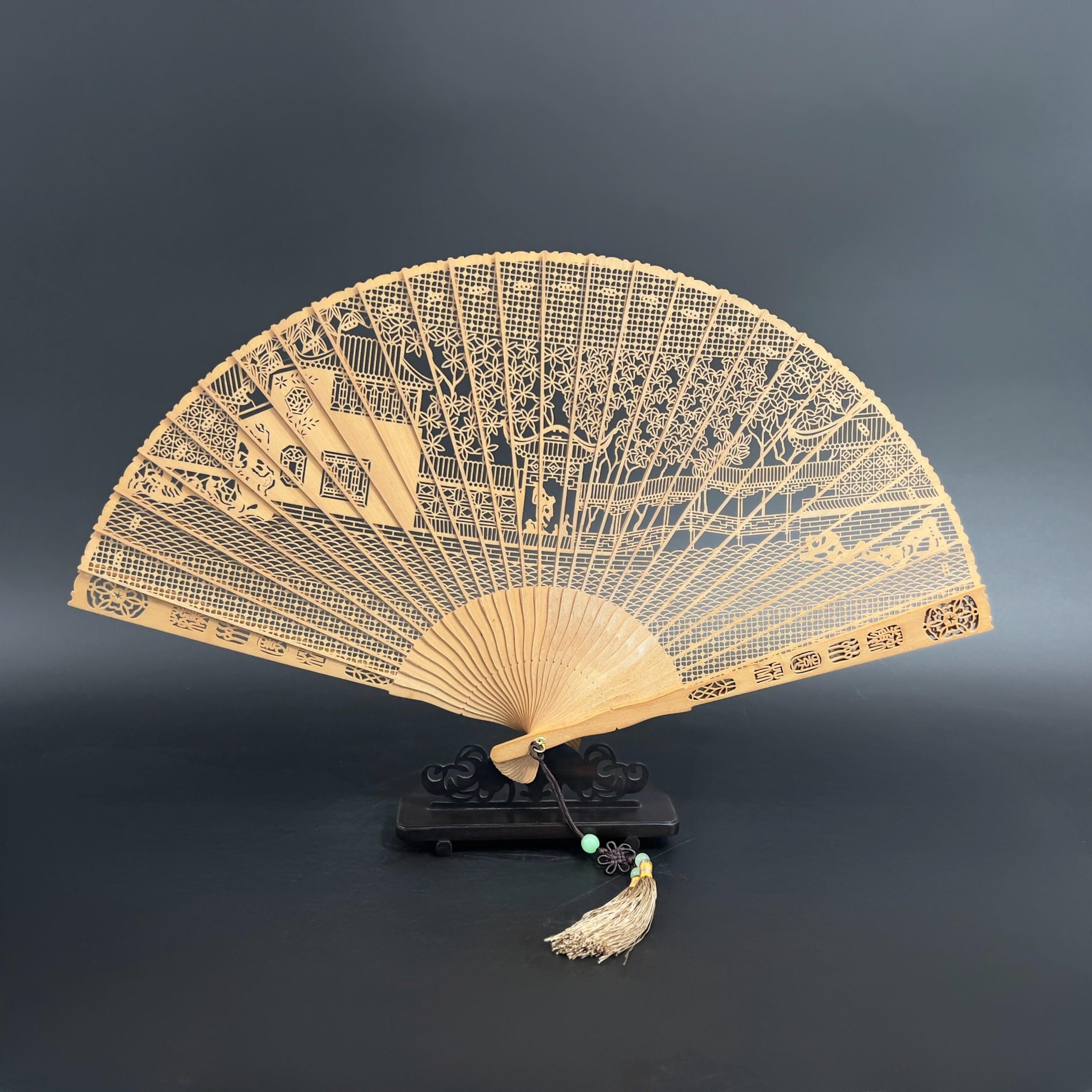 Vintage Suzhou Red Sandalwood Folding Fan: Hand-Carved Chinese Garden Scene with Gift Box - Image 4