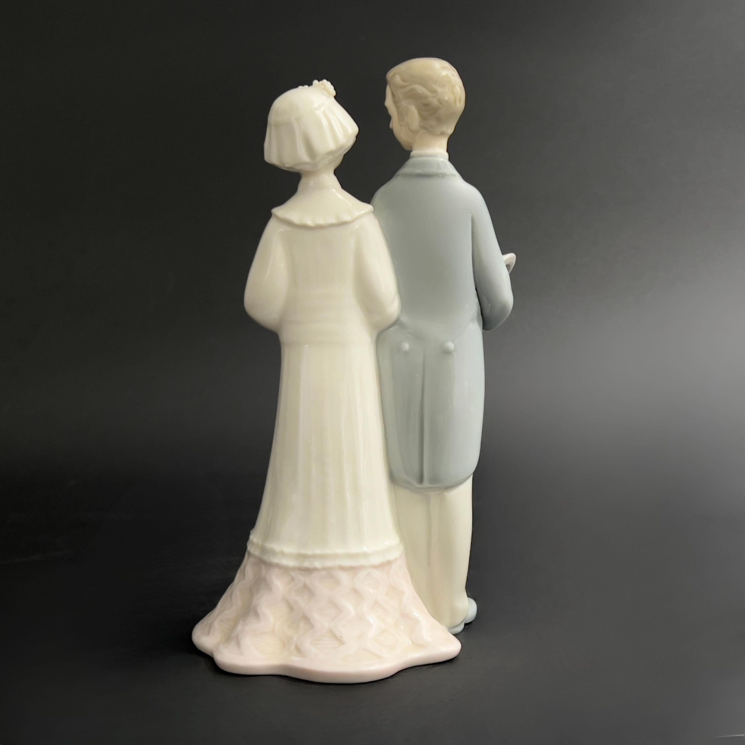 Vintage Lladró Wedding Couple Figurine: Spanish Porcelain Keepsake - Image 5