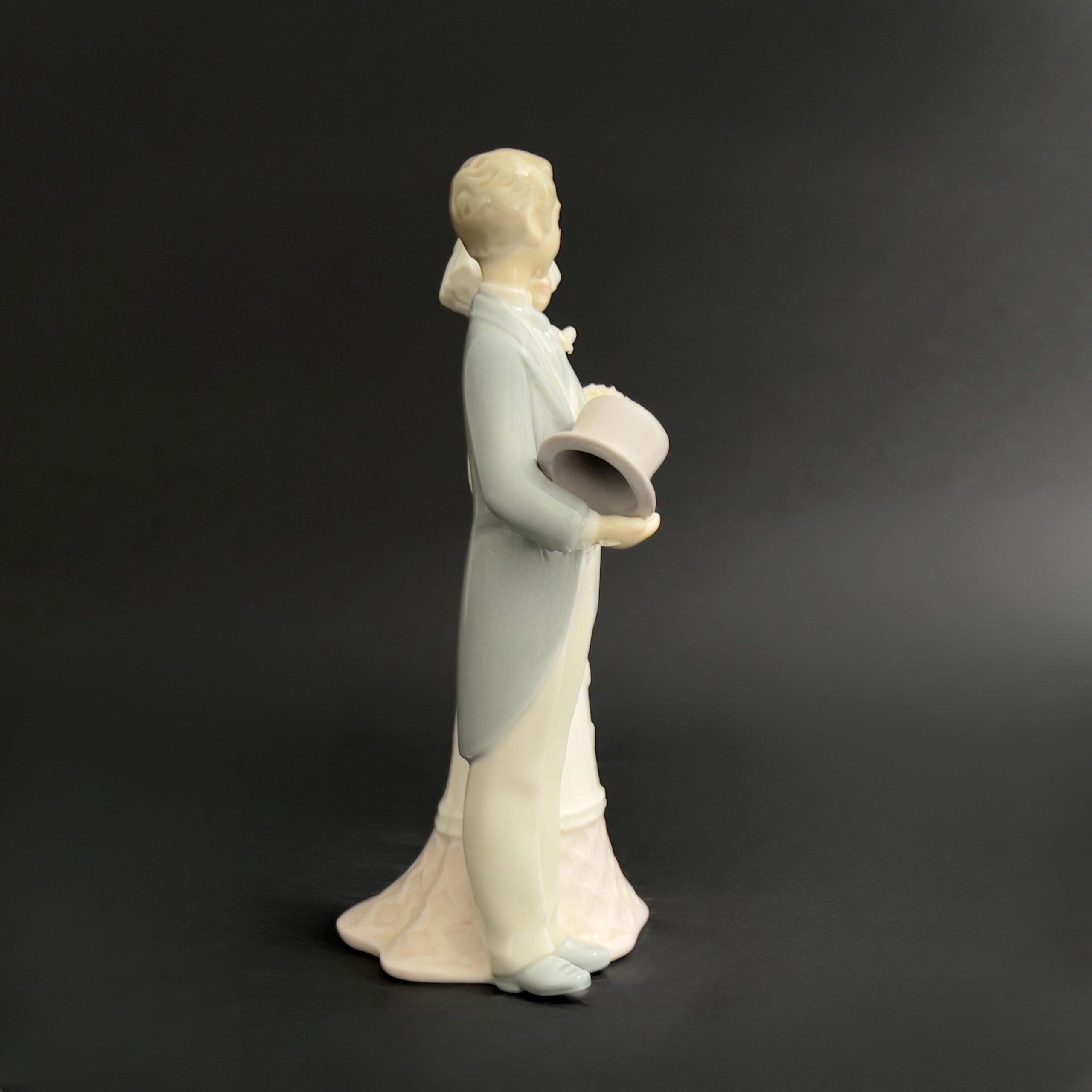 Vintage Lladró Wedding Couple Figurine: Spanish Porcelain Keepsake - Image 6