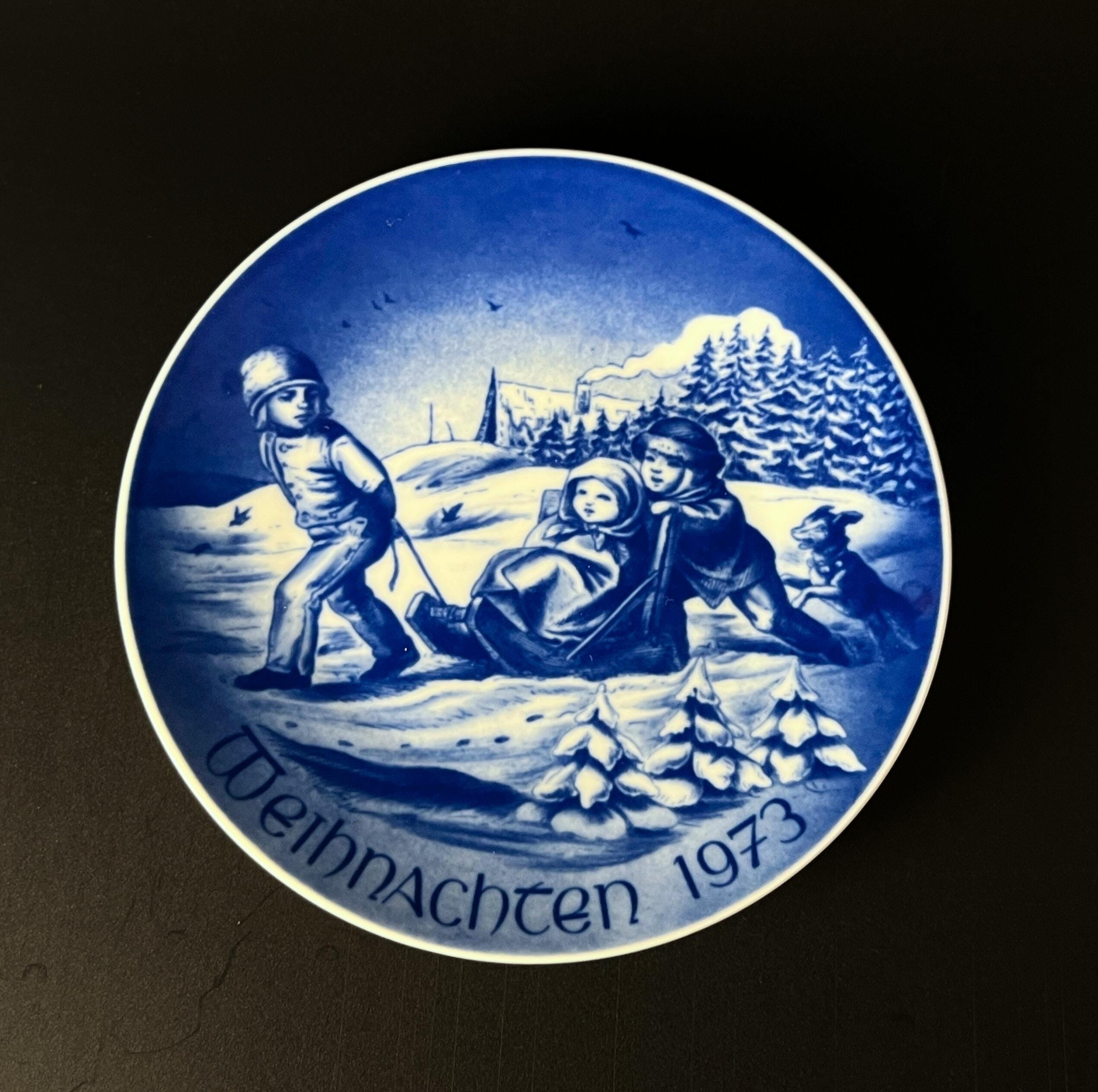 Bareuther Bavaria Christmas Plate Set: 1971 & 1973 Blue White Porcelain - Image 4