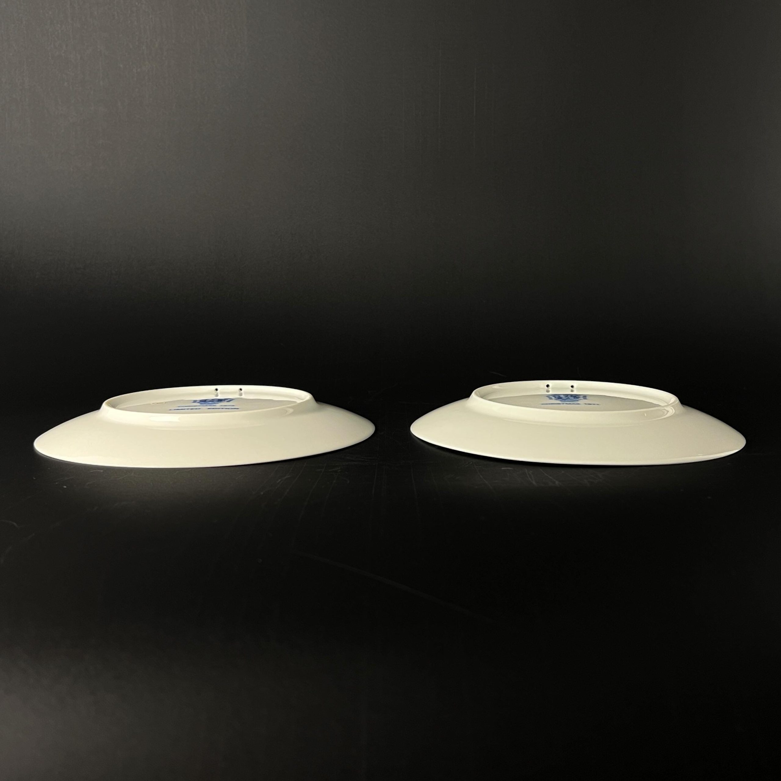 Bareuther Bavaria Christmas Plate Set: 1971 & 1973 Blue White Porcelain - Image 10