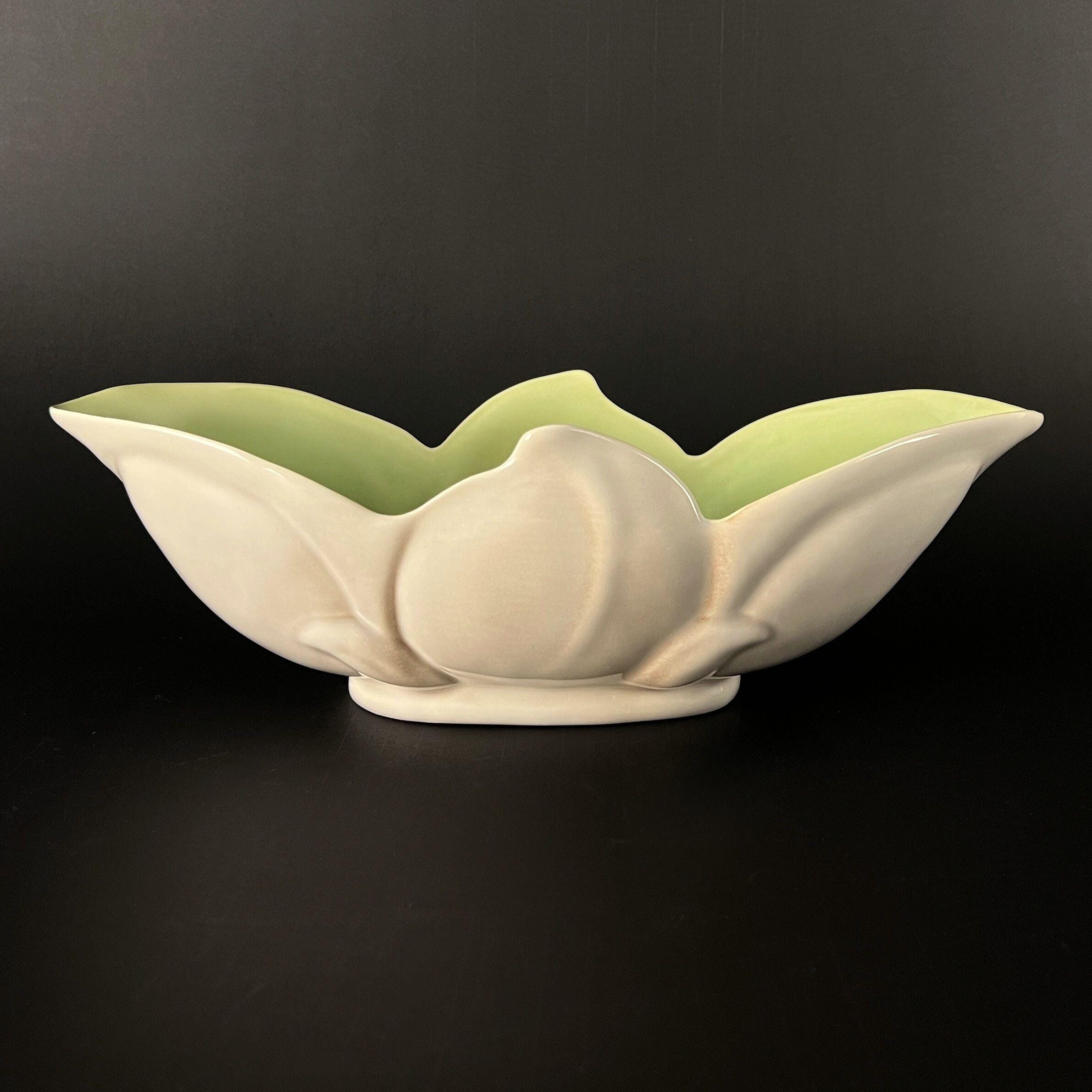 Vintage Roselane Ceramic Planter #935: Mid-Century Modern Centerpiece